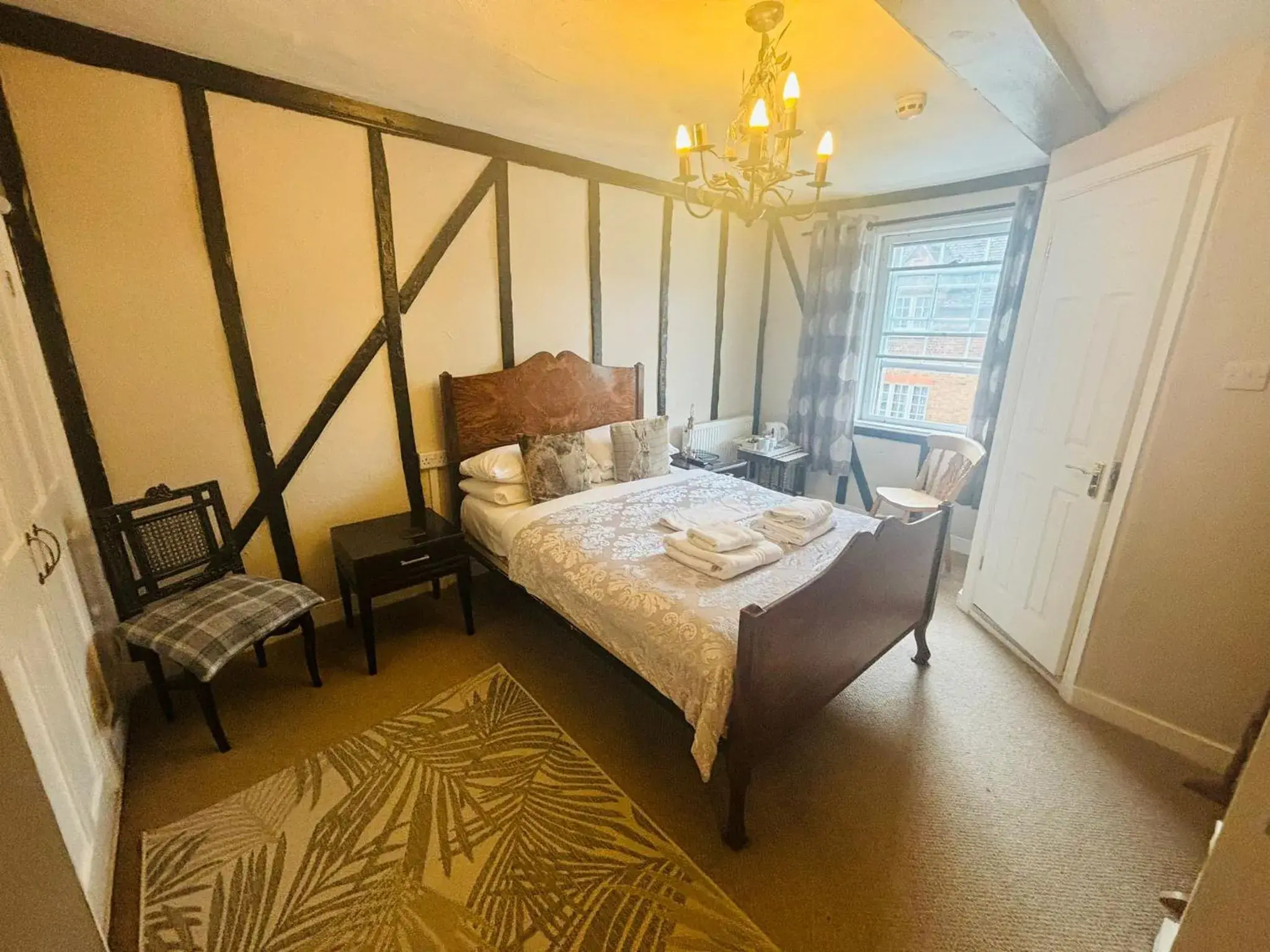 Bed in Longs Hotel & Inn Bed in Longs Hotel & Inn