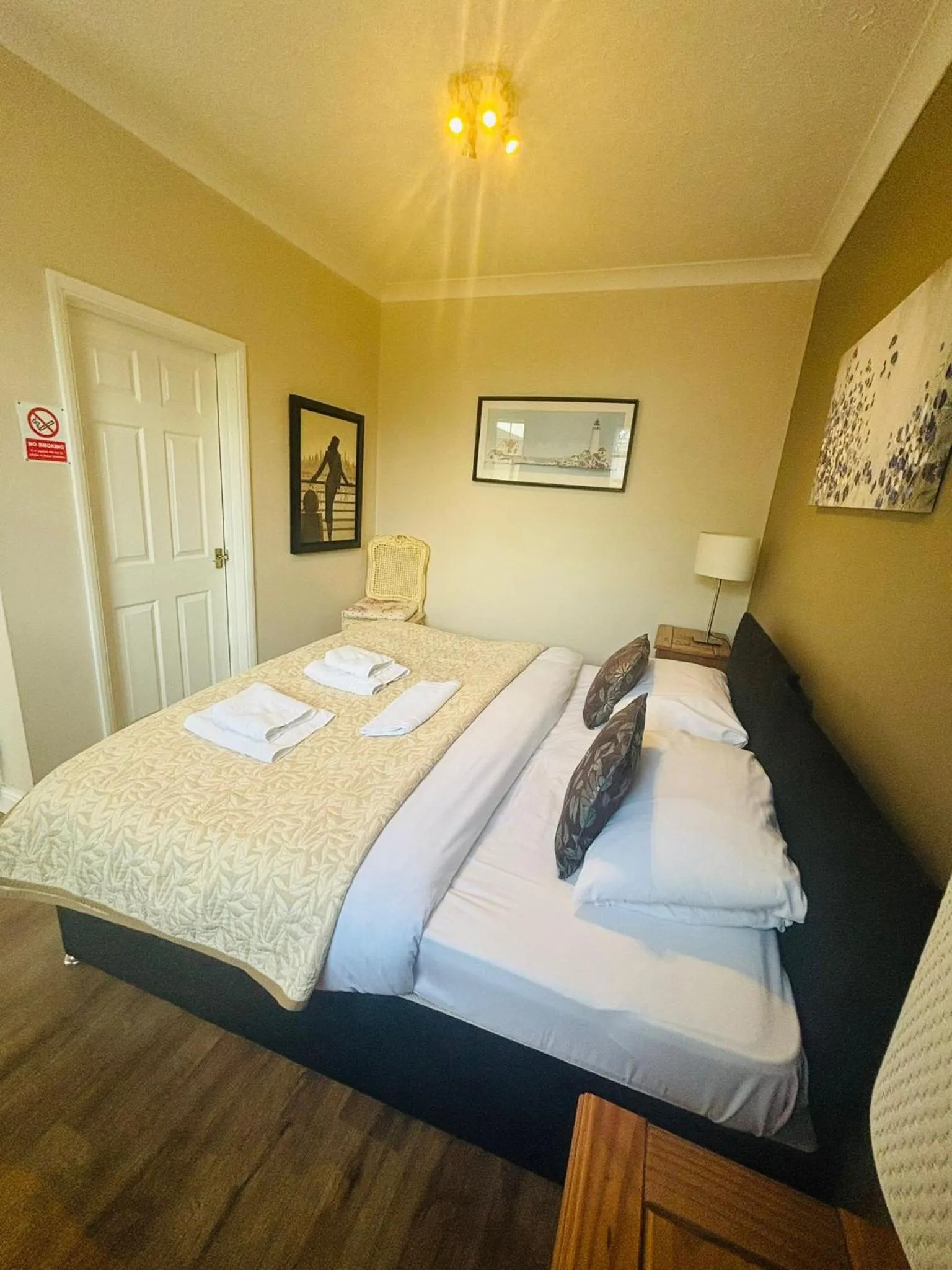 Bed in Longs Hotel & Inn