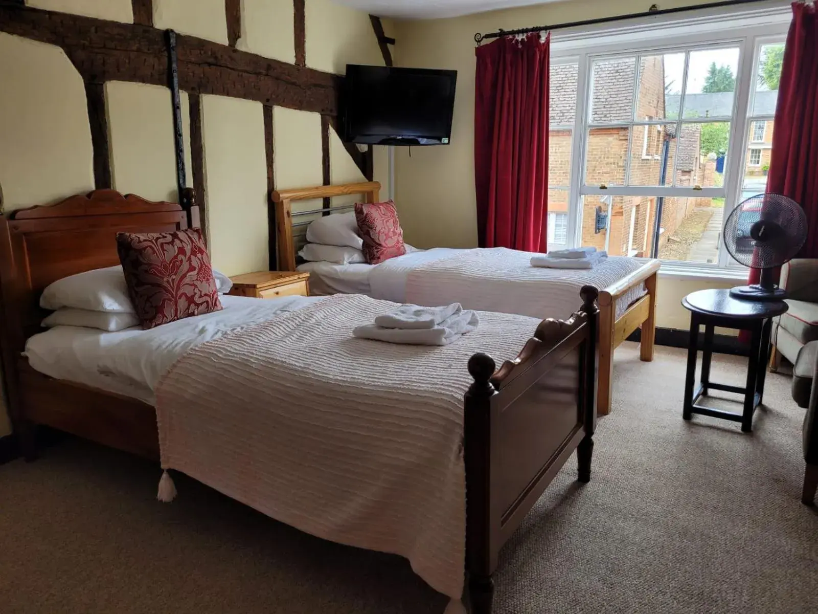 Bed in Longs Hotel & Inn Bed in Longs Hotel & Inn