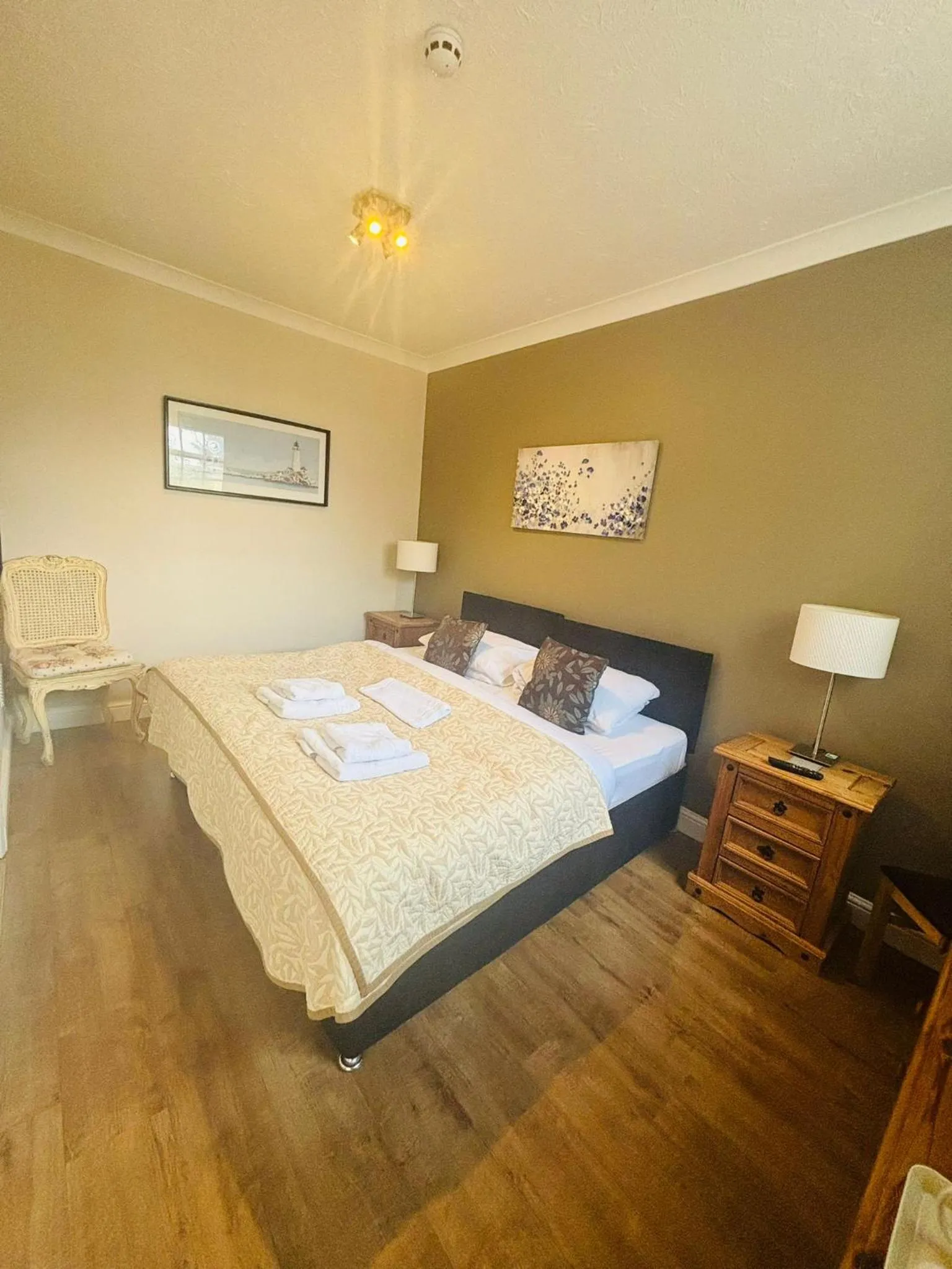 Bed in Longs Hotel & Inn