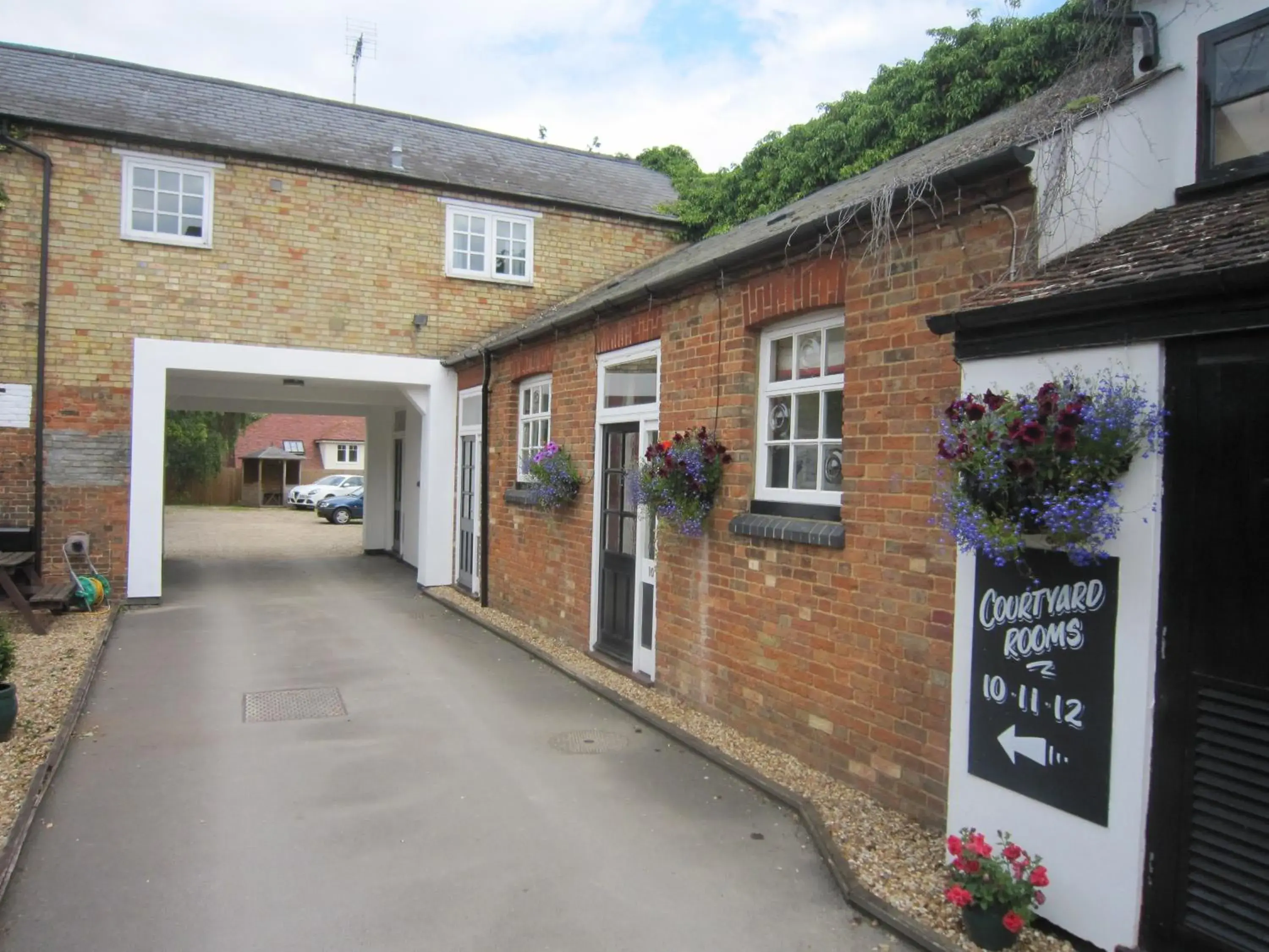 Facade/entrance in Longs Hotel & Inn Facade/entrance in Longs Hotel & Inn