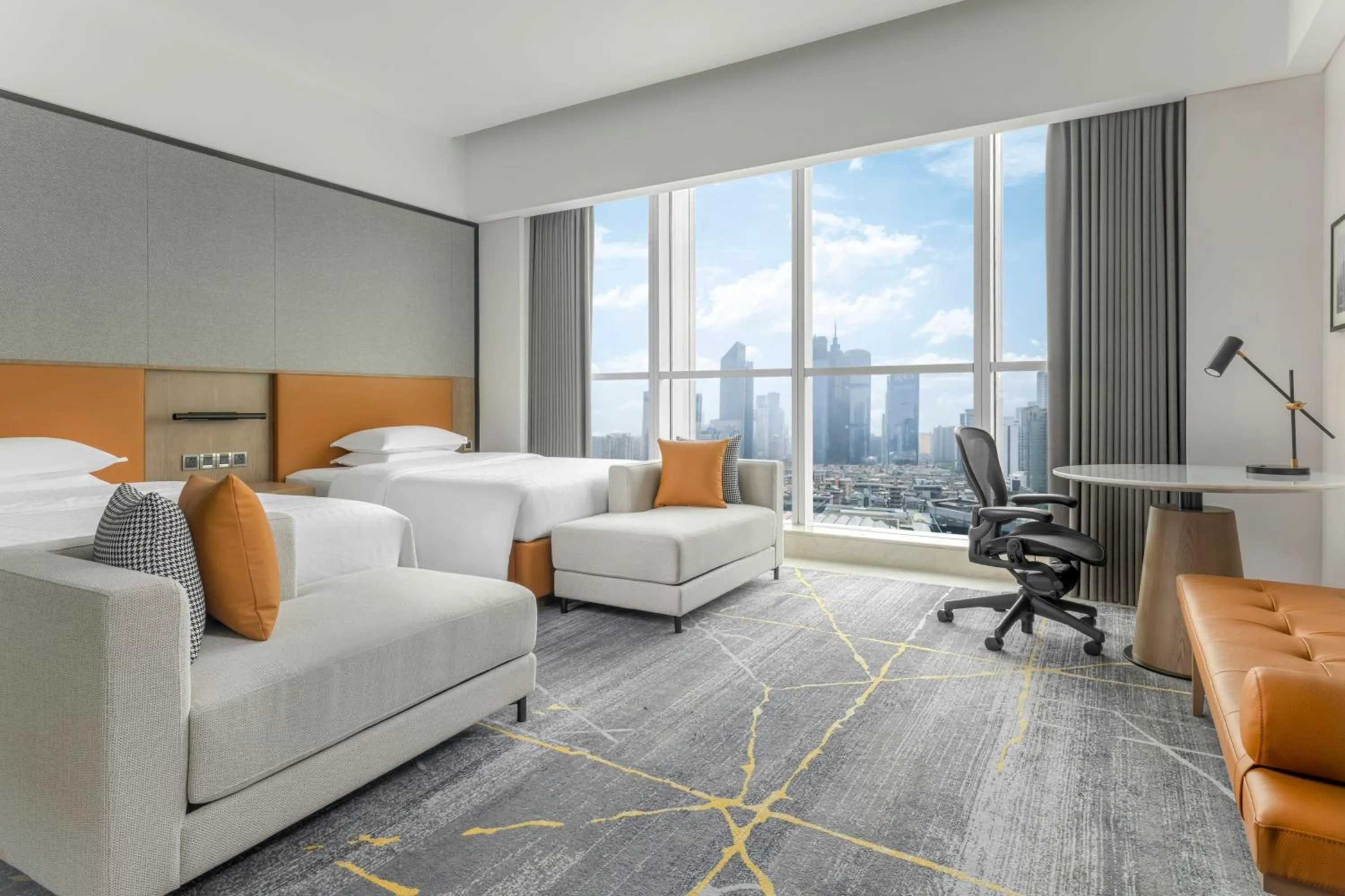 Photo of the whole room, Bed in Sheraton Guangzhou Hotel