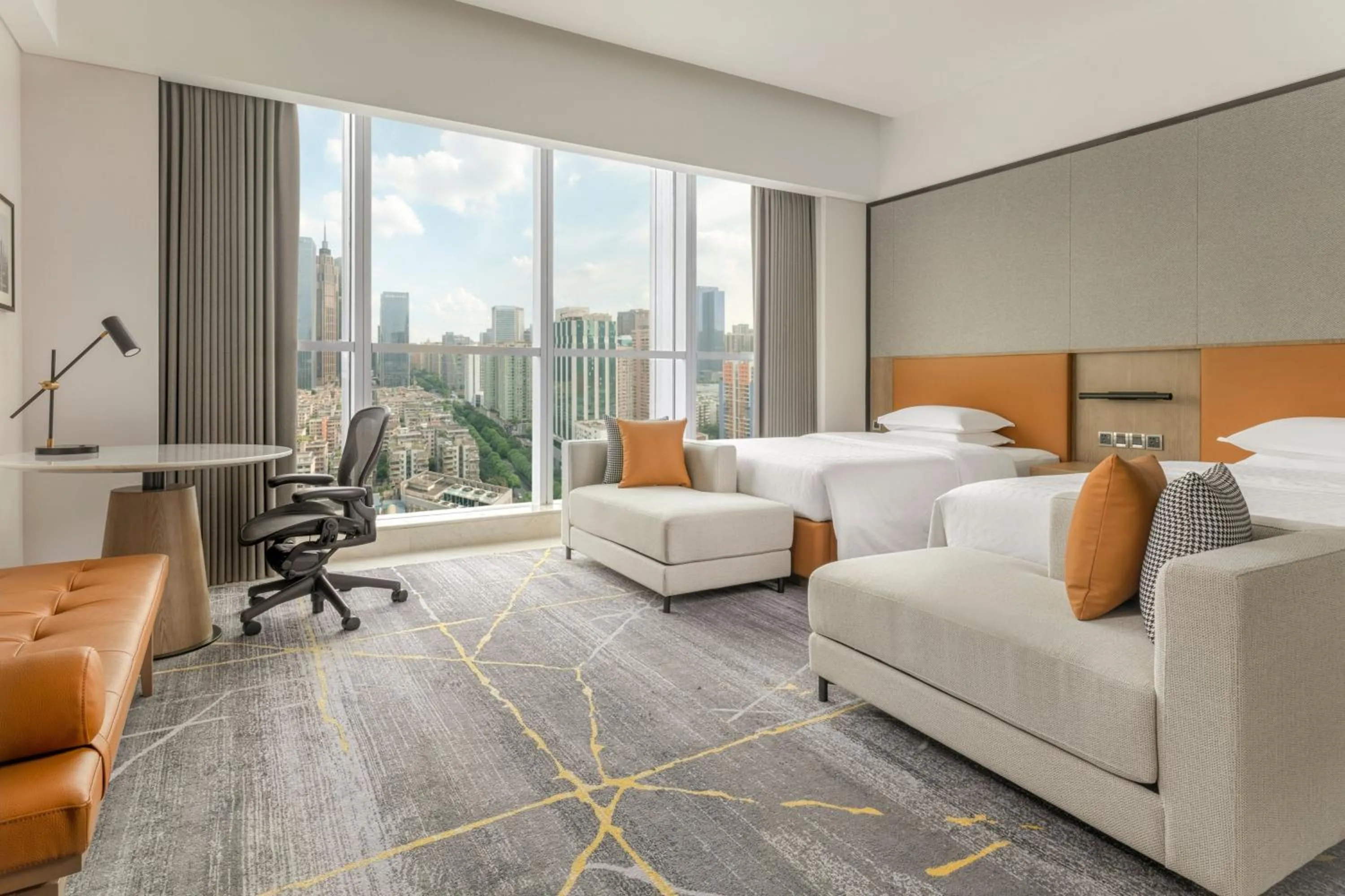 Photo of the whole room, Bed in Sheraton Guangzhou Hotel