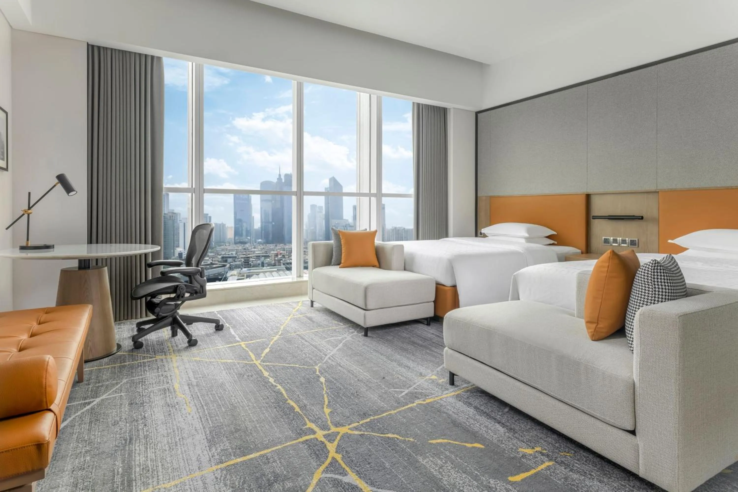 Photo of the whole room, Bed in Sheraton Guangzhou Hotel