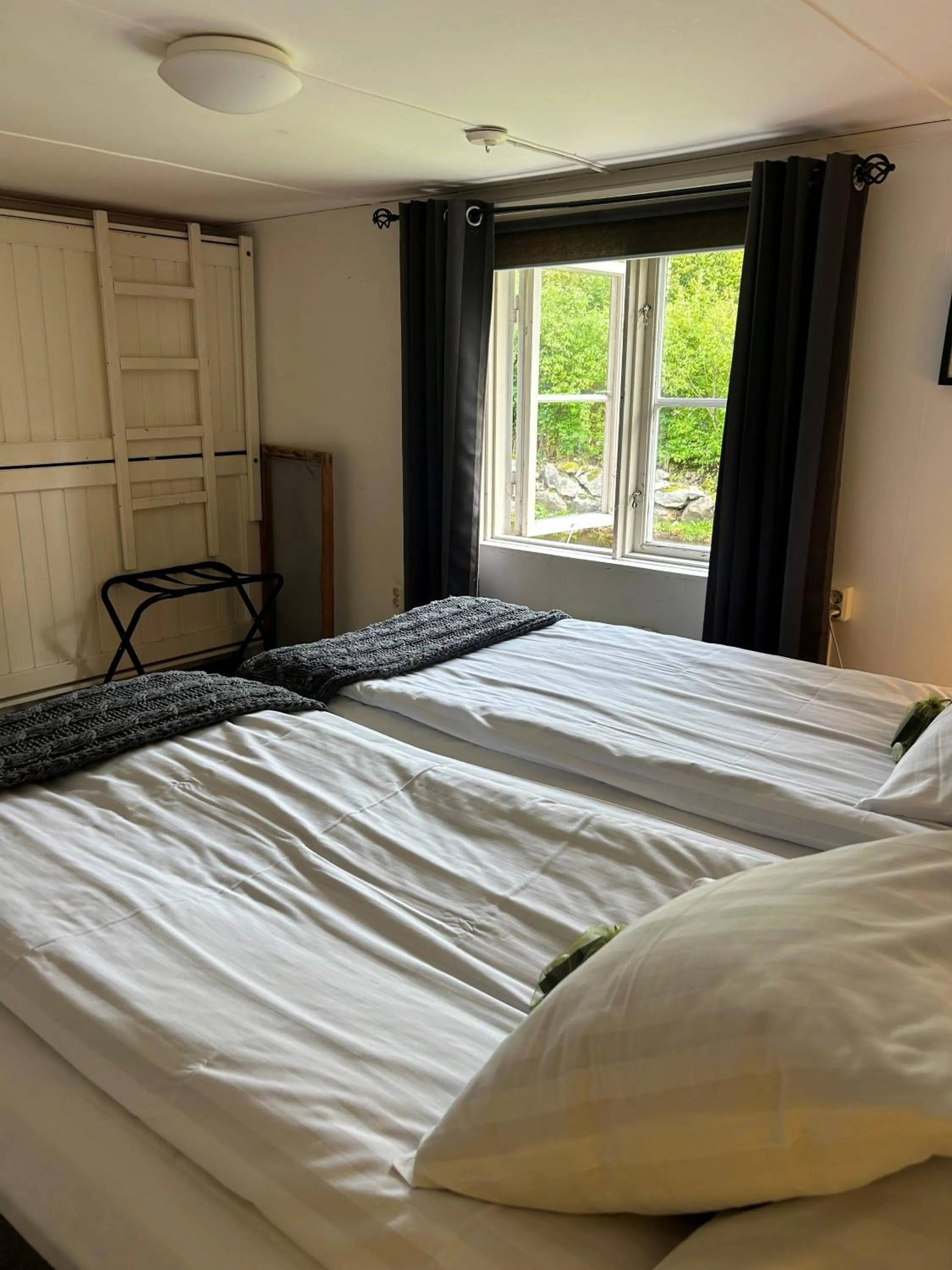 Bed in STF Korrö Gårdshotell