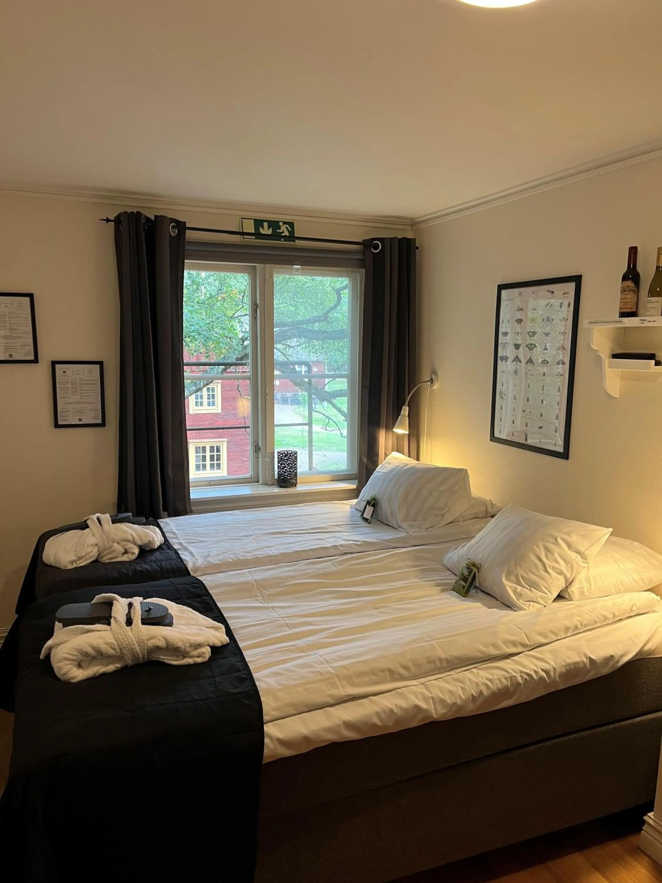 Bed in STF Korrö Gårdshotell