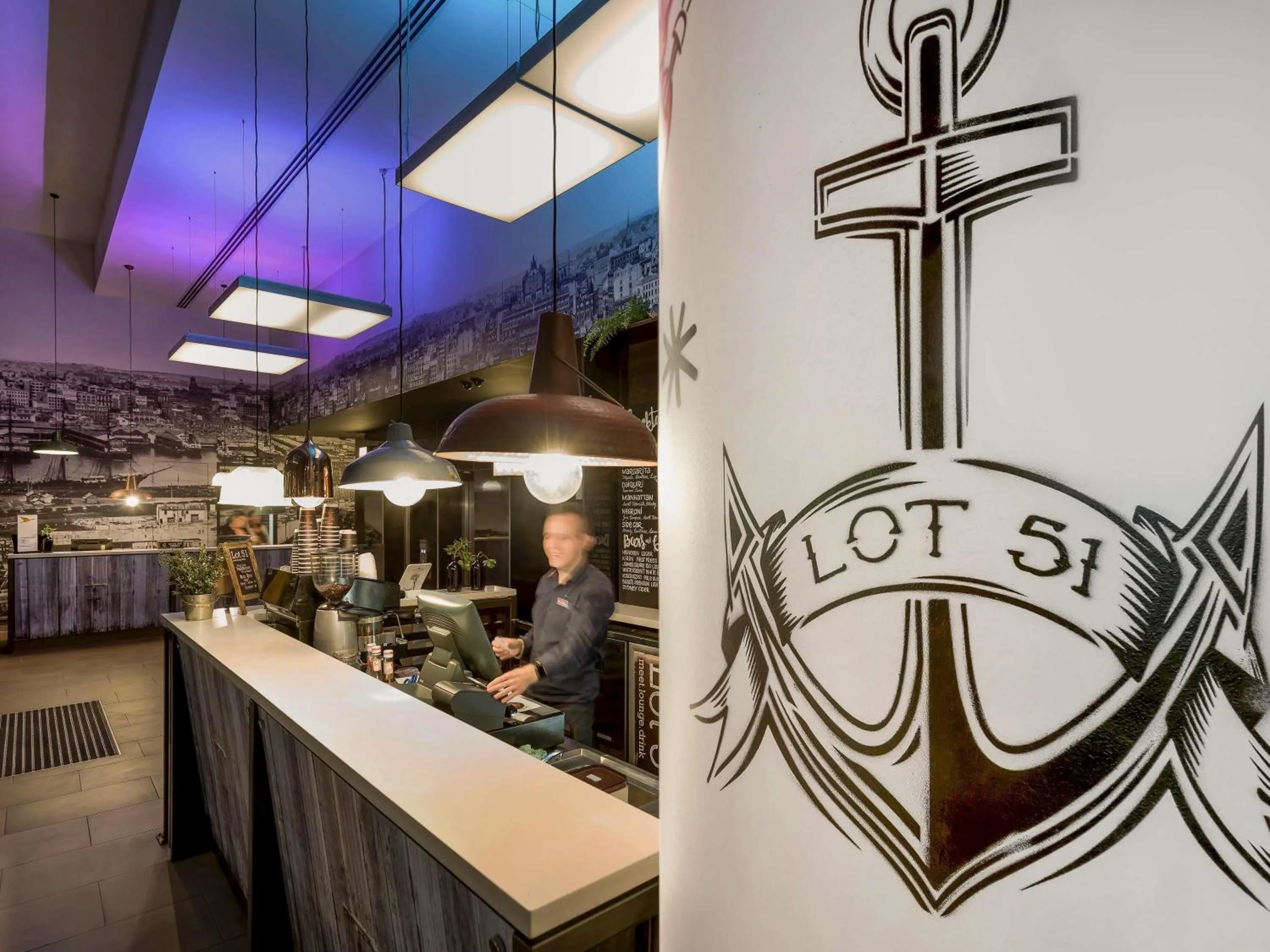 Lounge or bar in ibis Sydney Barangaroo