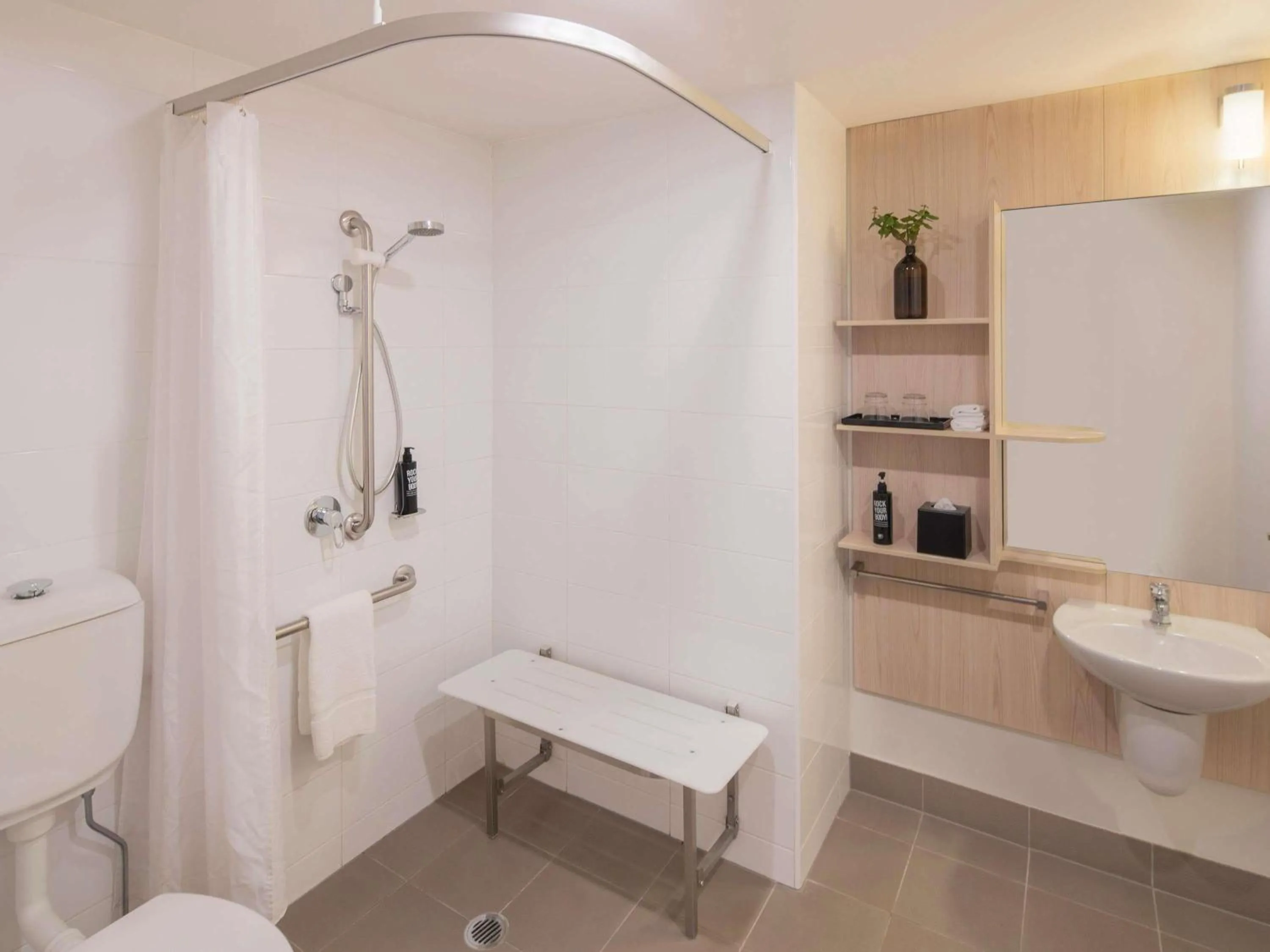 Bedroom in ibis Sydney Barangaroo