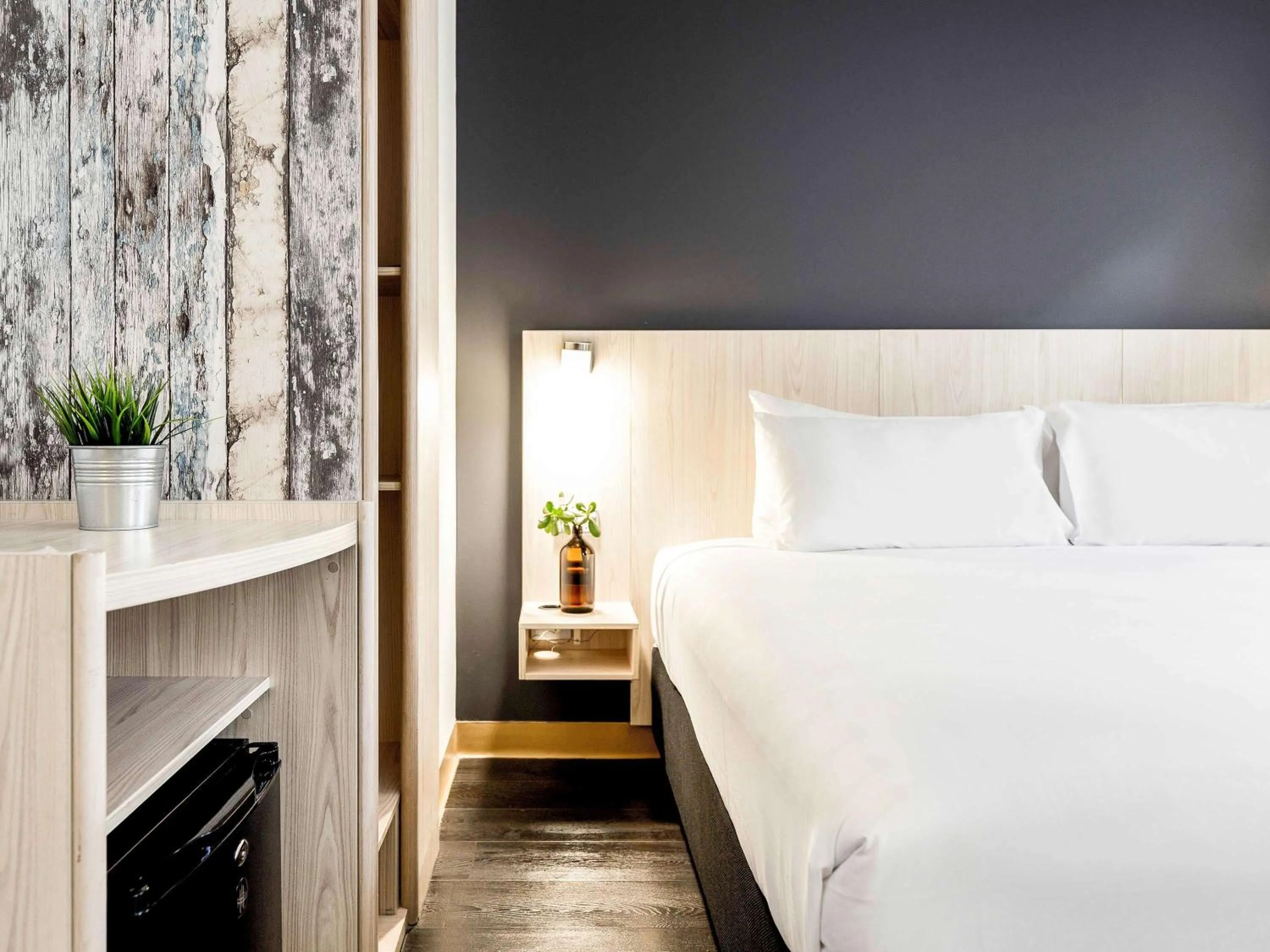 Photo of the whole room, Bed in ibis Sydney Barangaroo