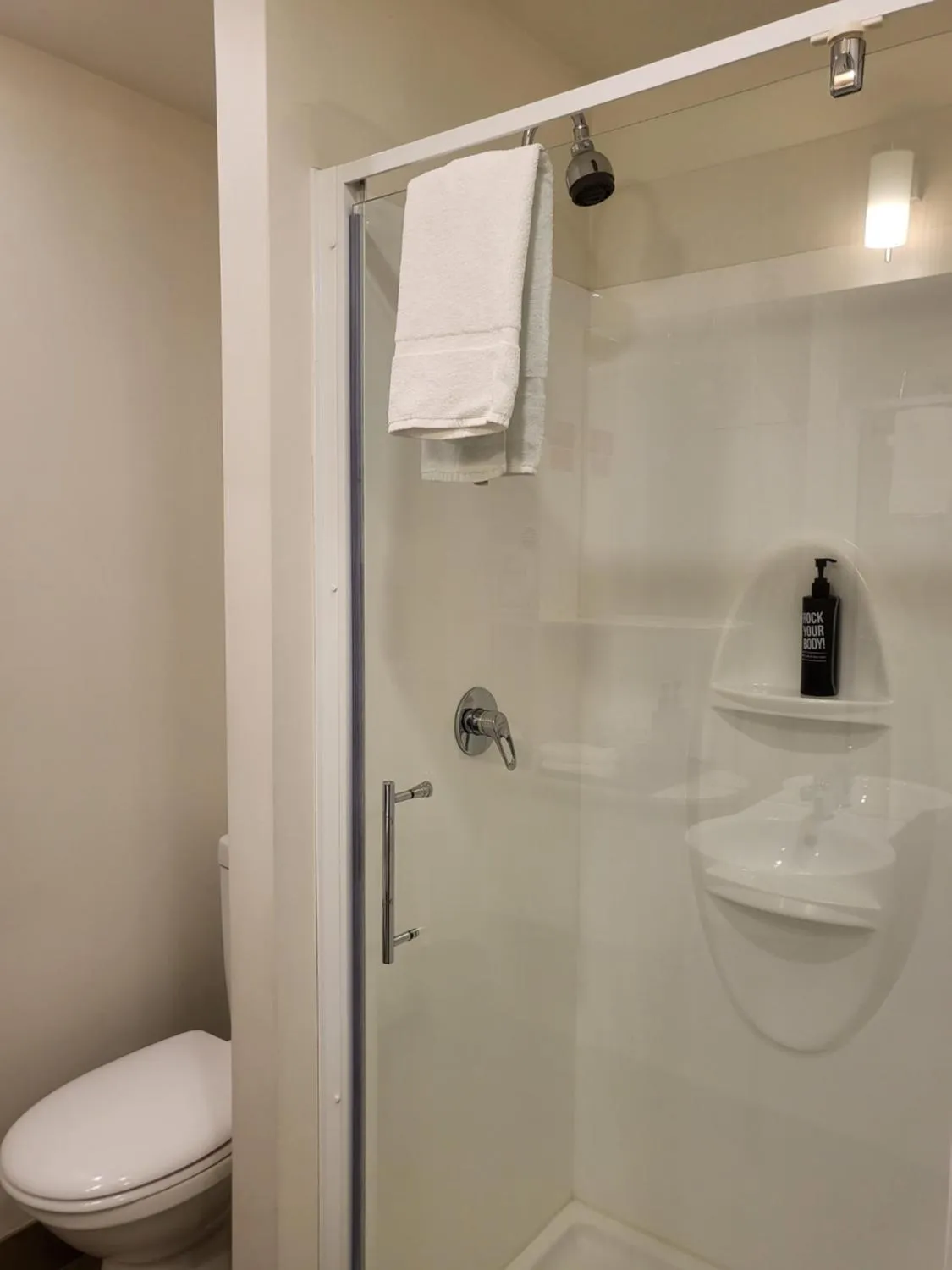 Toilet in ibis Sydney Barangaroo