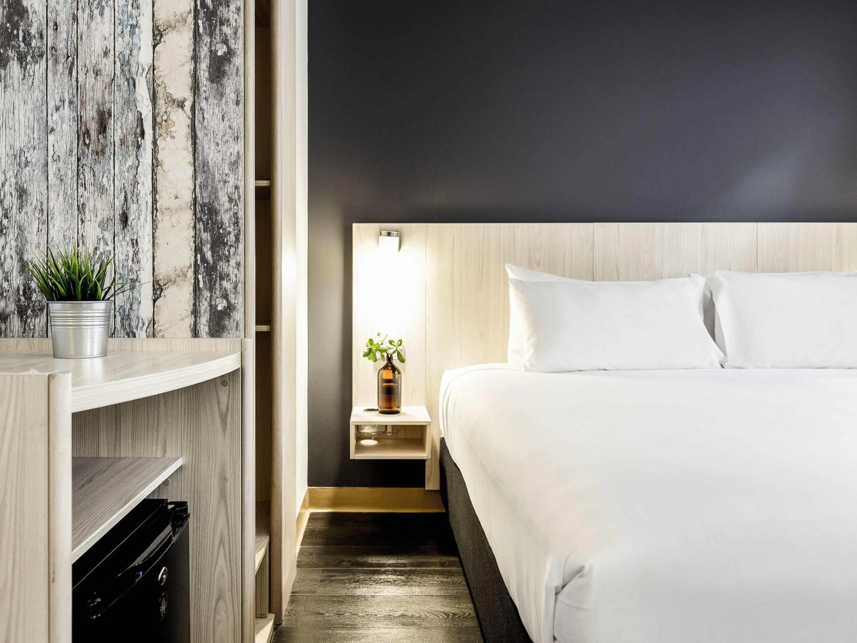 Bedroom, Bed in ibis Sydney Barangaroo