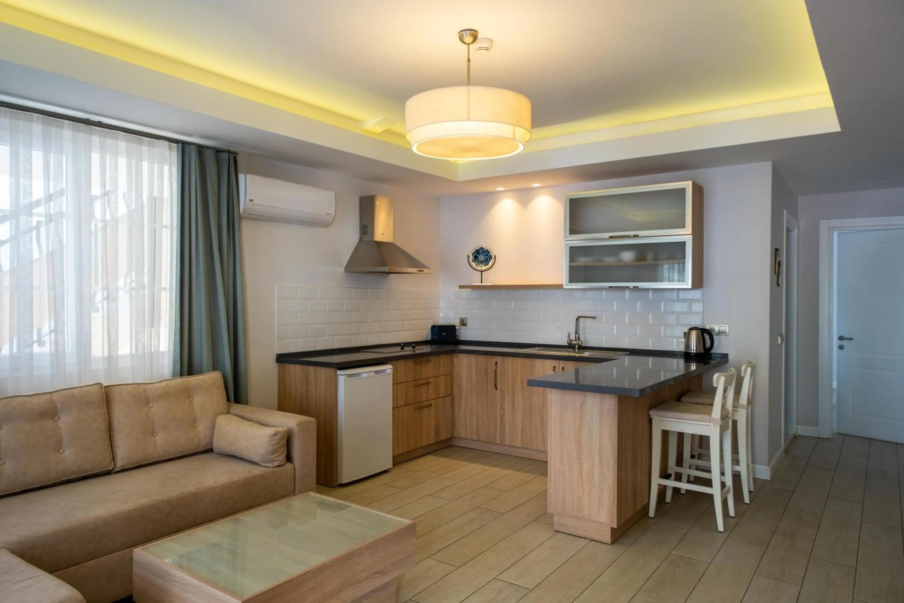 Sea Breeze Hotel and Apartments