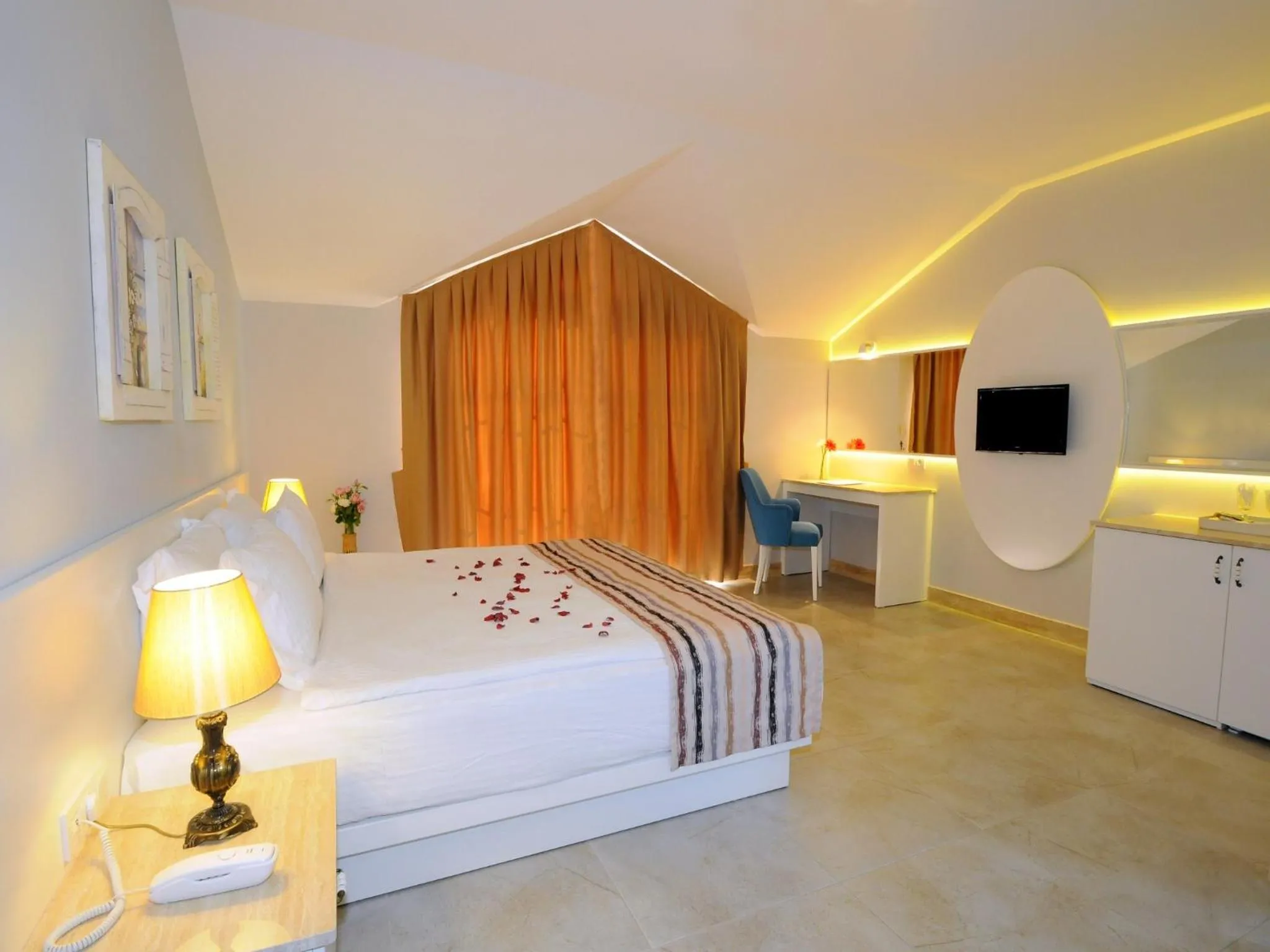 Photo of the whole room, Bed in Sea Breeze Hotel and Apartments