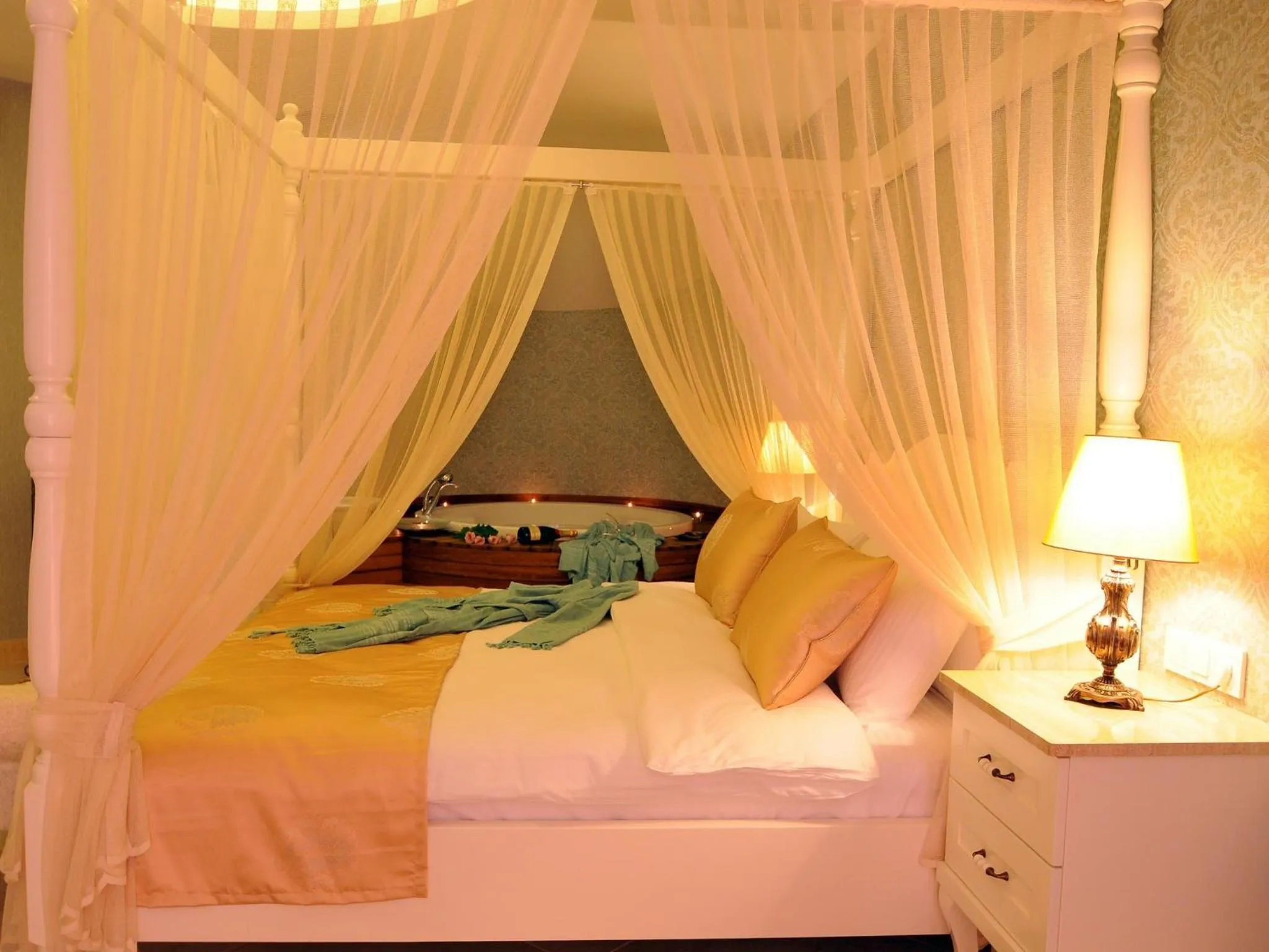 Bed in Sea Breeze Hotel and Apartments