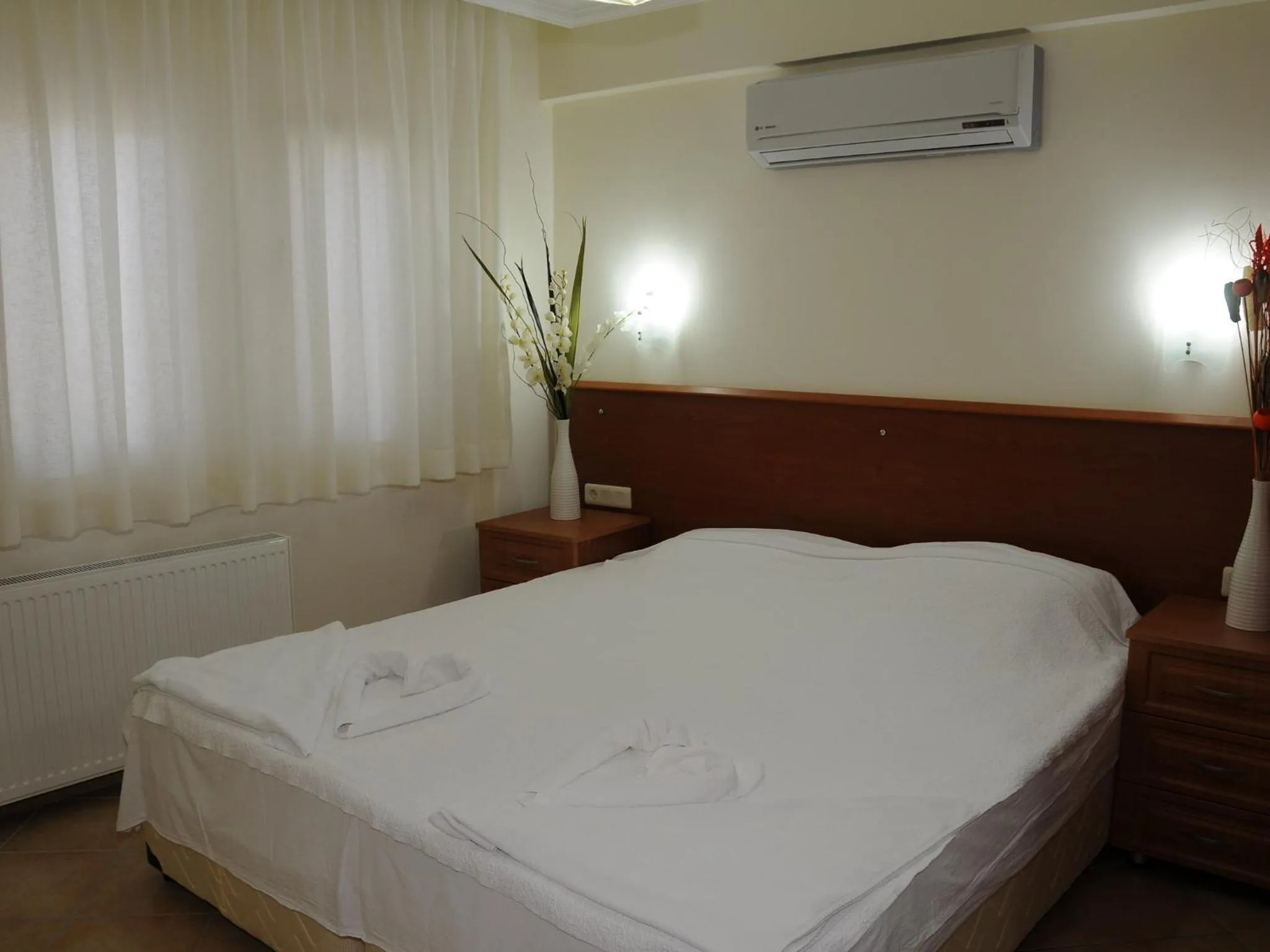 Bed in Sea Breeze Hotel and Apartments