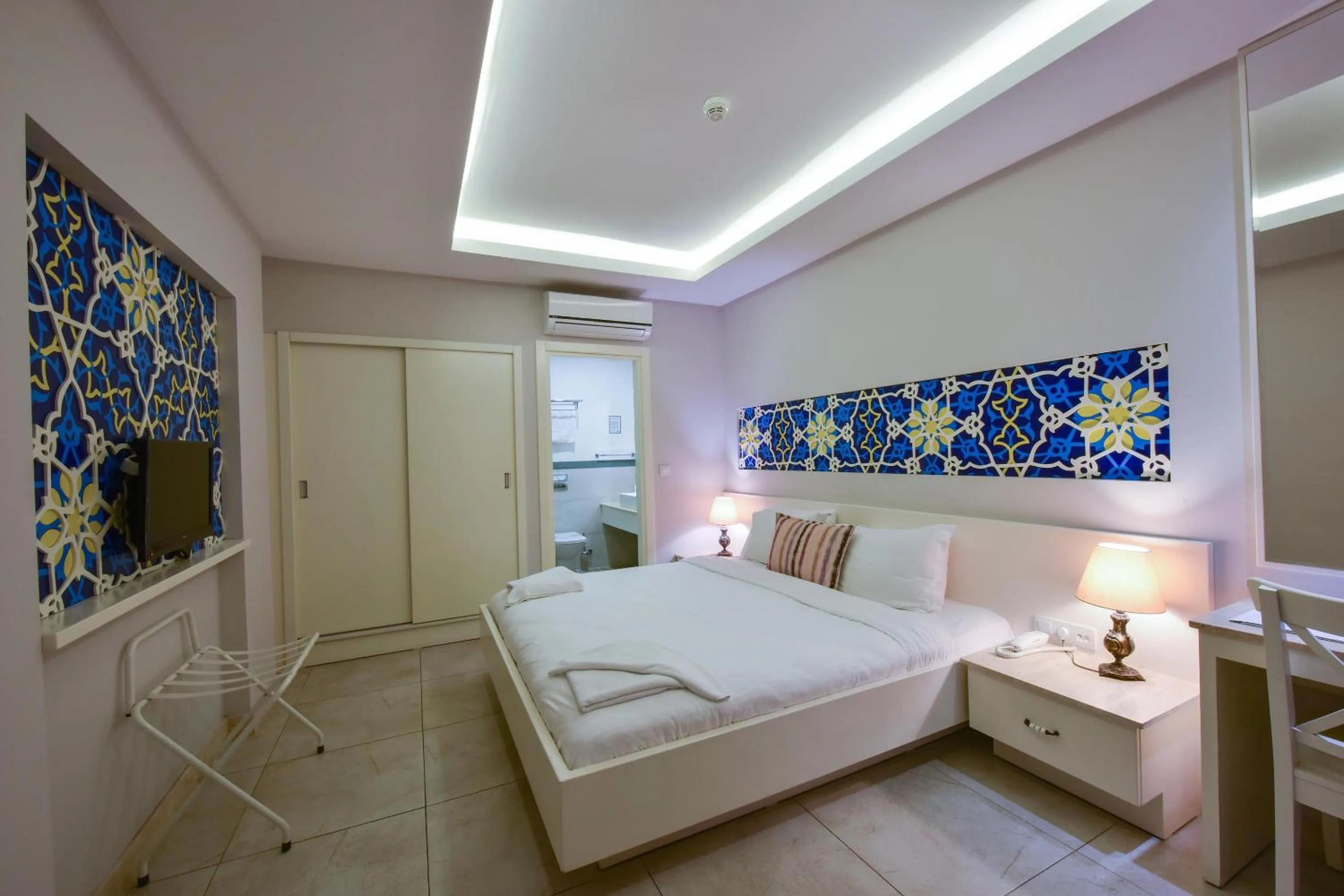 Bed in Sea Breeze Hotel and Apartments