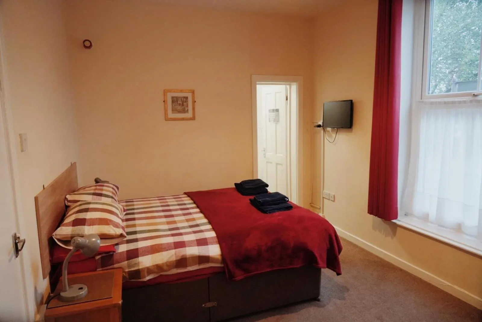 Bed in The Waverley Hotel