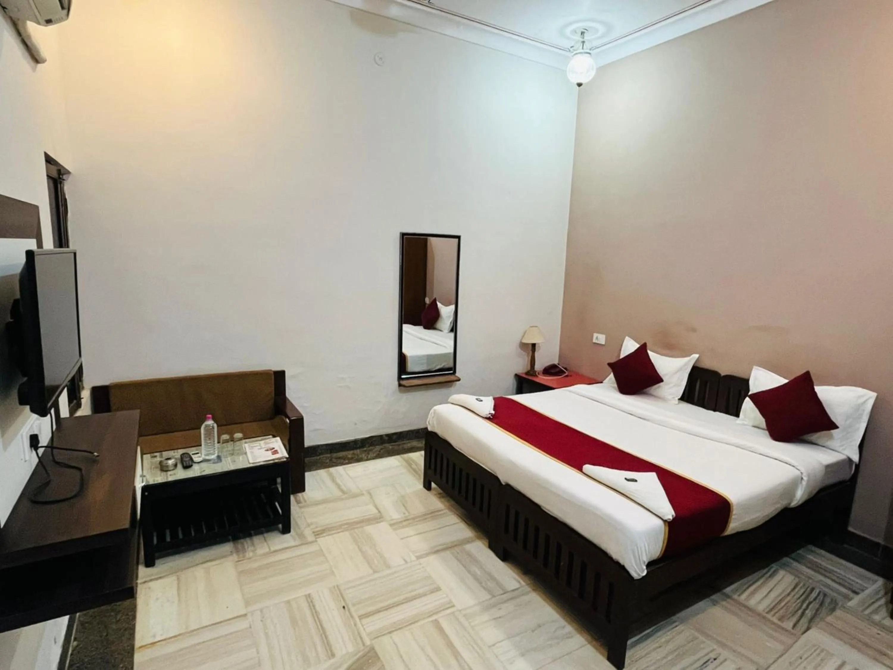 Bed in Hotel Mewad Haveli Pushkar