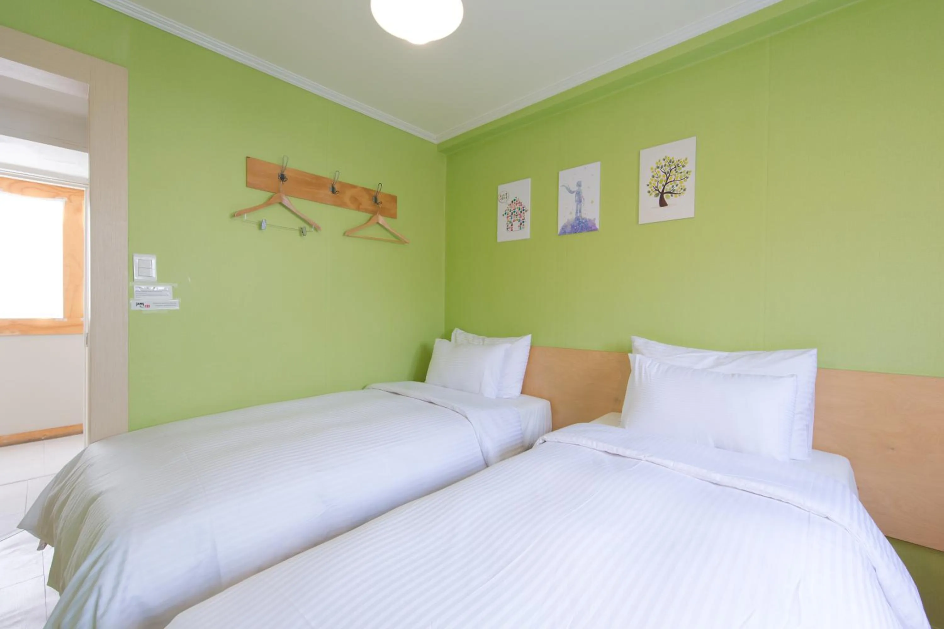 Bed in Travel Monster