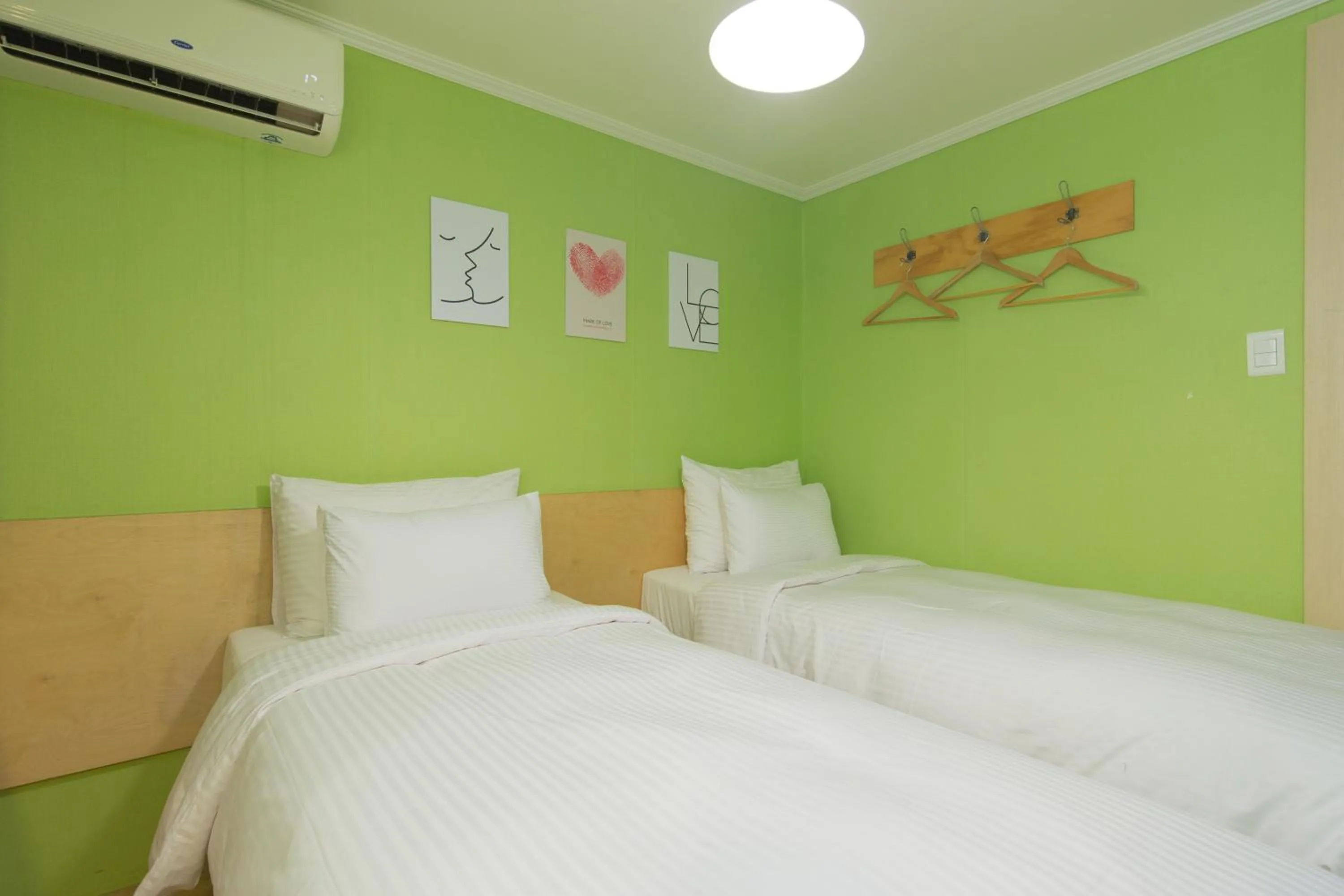 Bed in Travel Monster