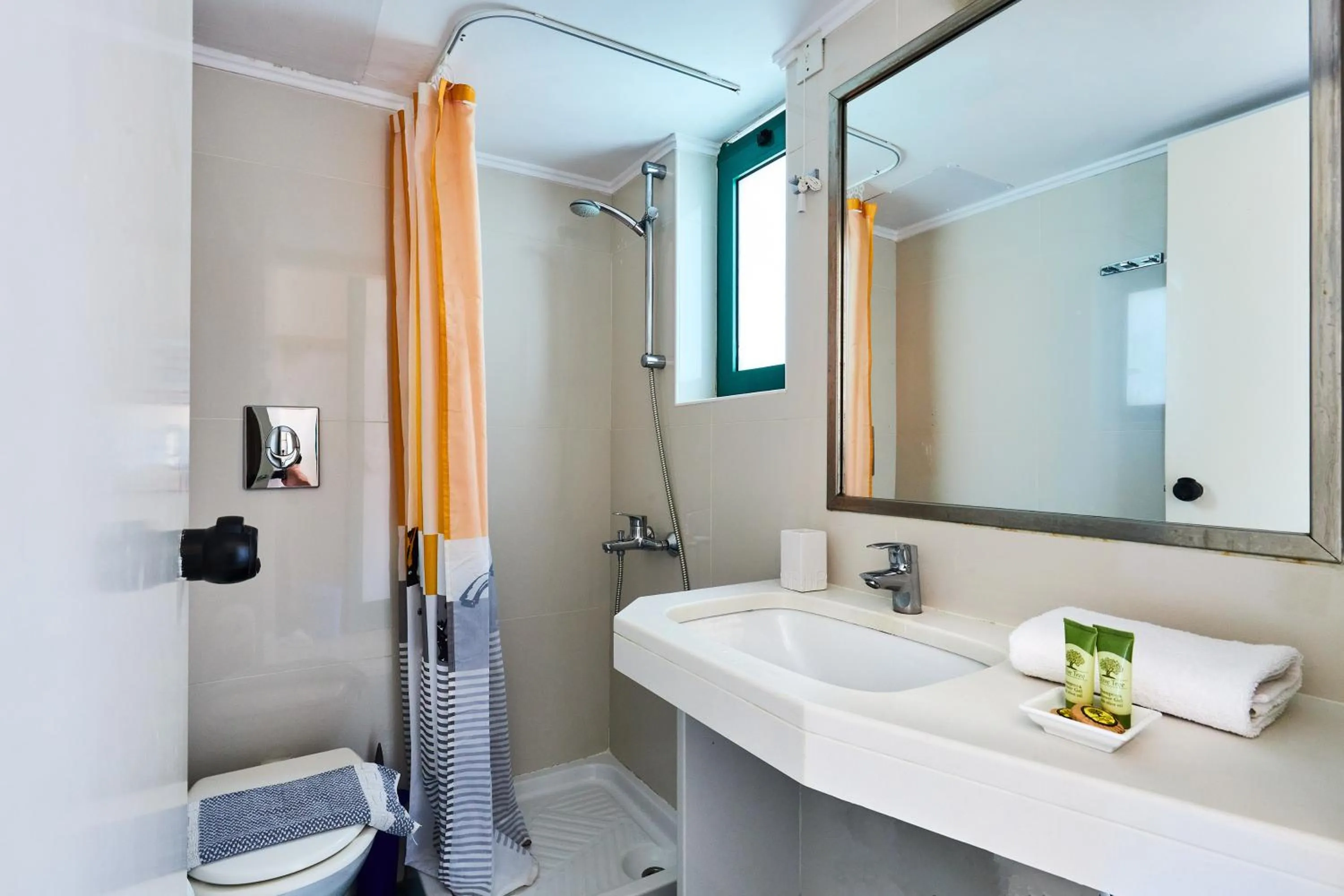 Shower in Bella Vista Hotel "by Checkin"