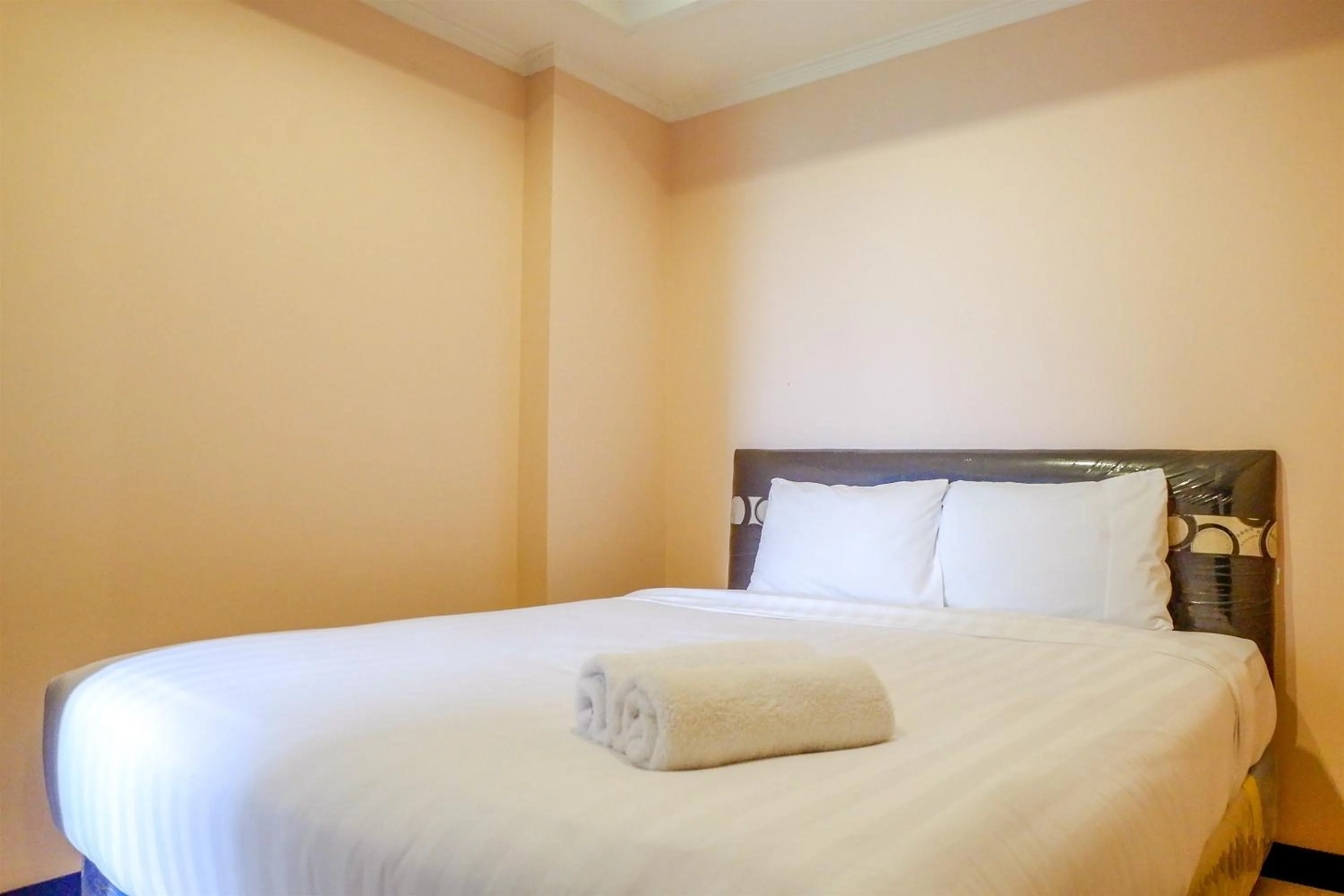 Bedroom, Bed in Spacious 2BR Belmont Residence Apartment near Puri By Travelio