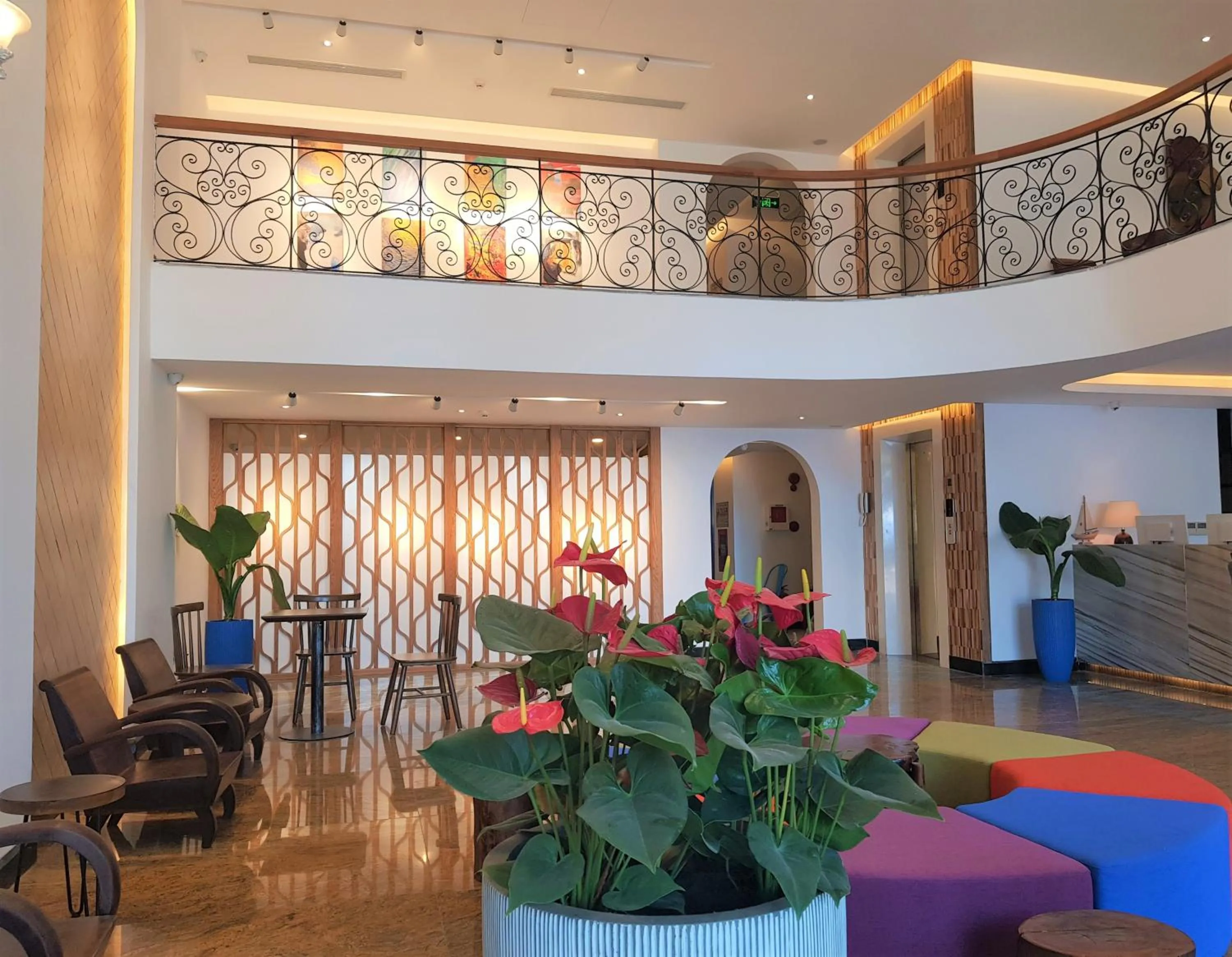 Text overlay in Santori Hotel Da Nang Bay