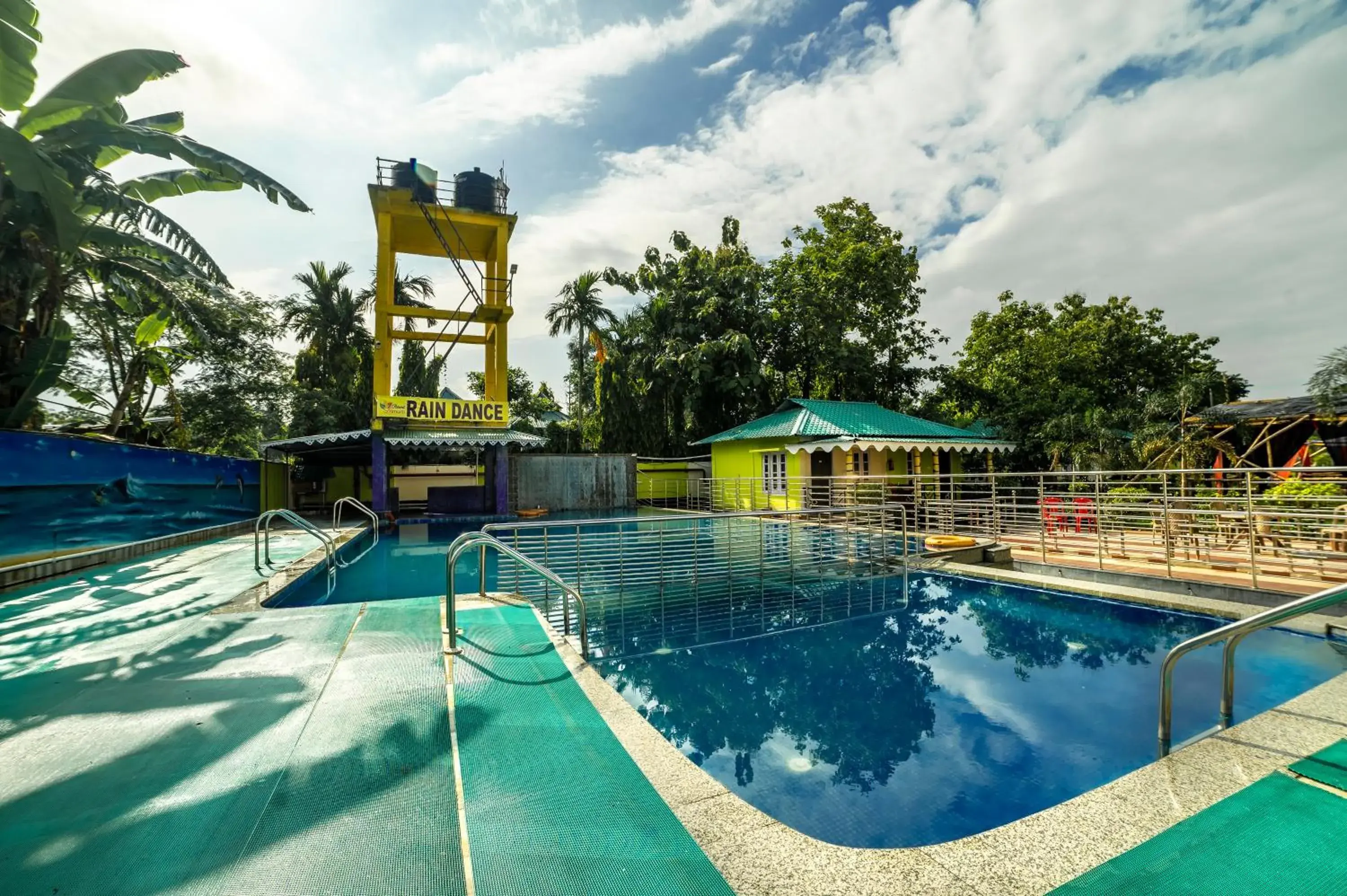 Swimming pool in Resort Trimurti Swimming pool in Resort Trimurti