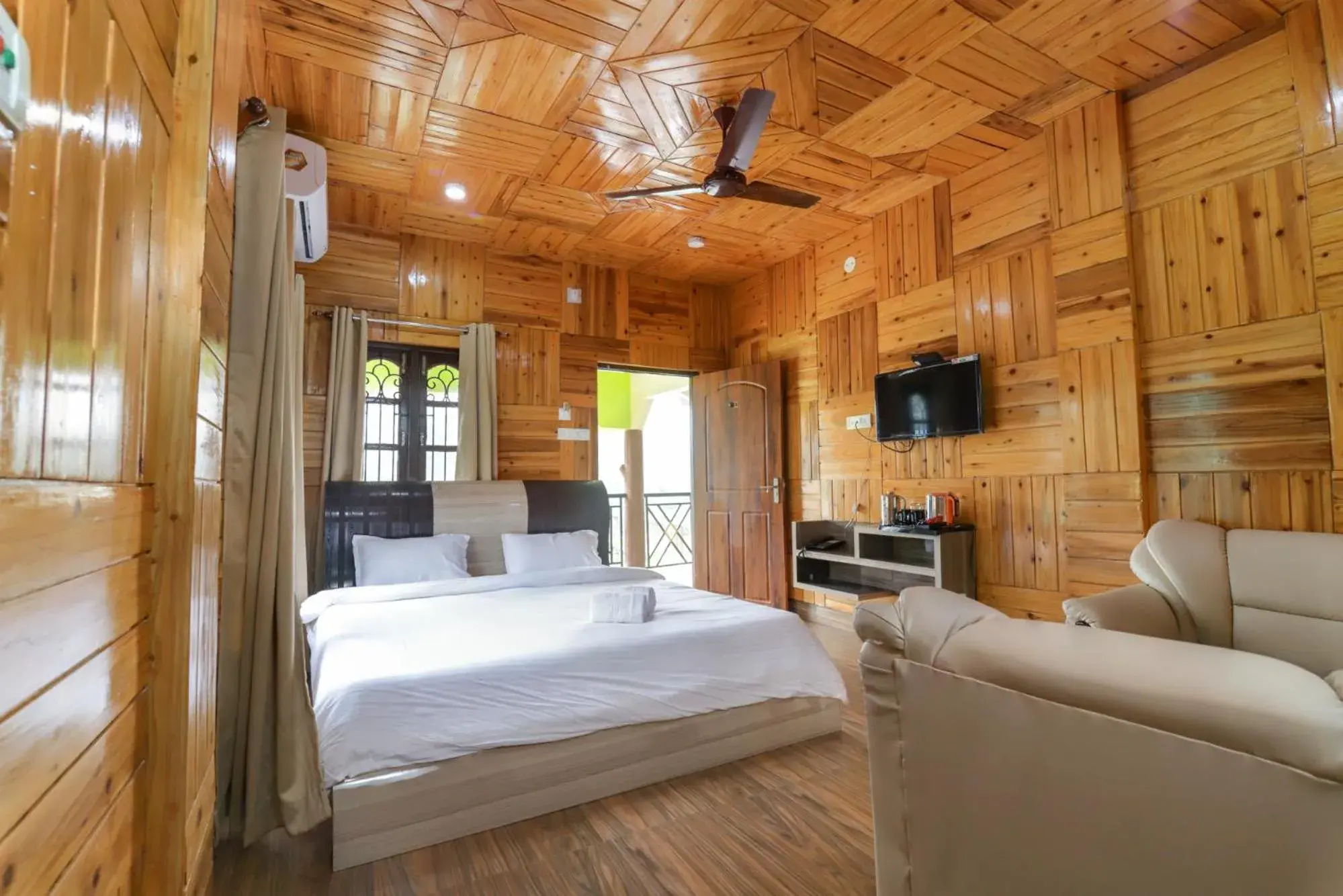Suite - single occupancy in Resort Trimurti Suite - single occupancy in Resort Trimurti