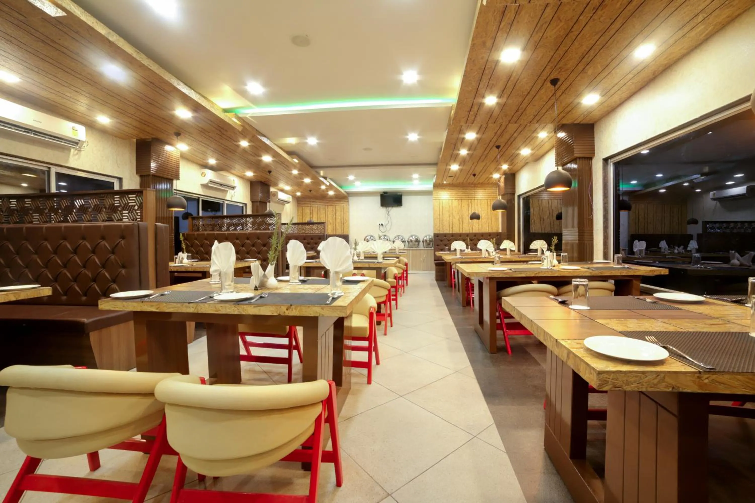 Restaurant/places to eat in Resort Trimurti