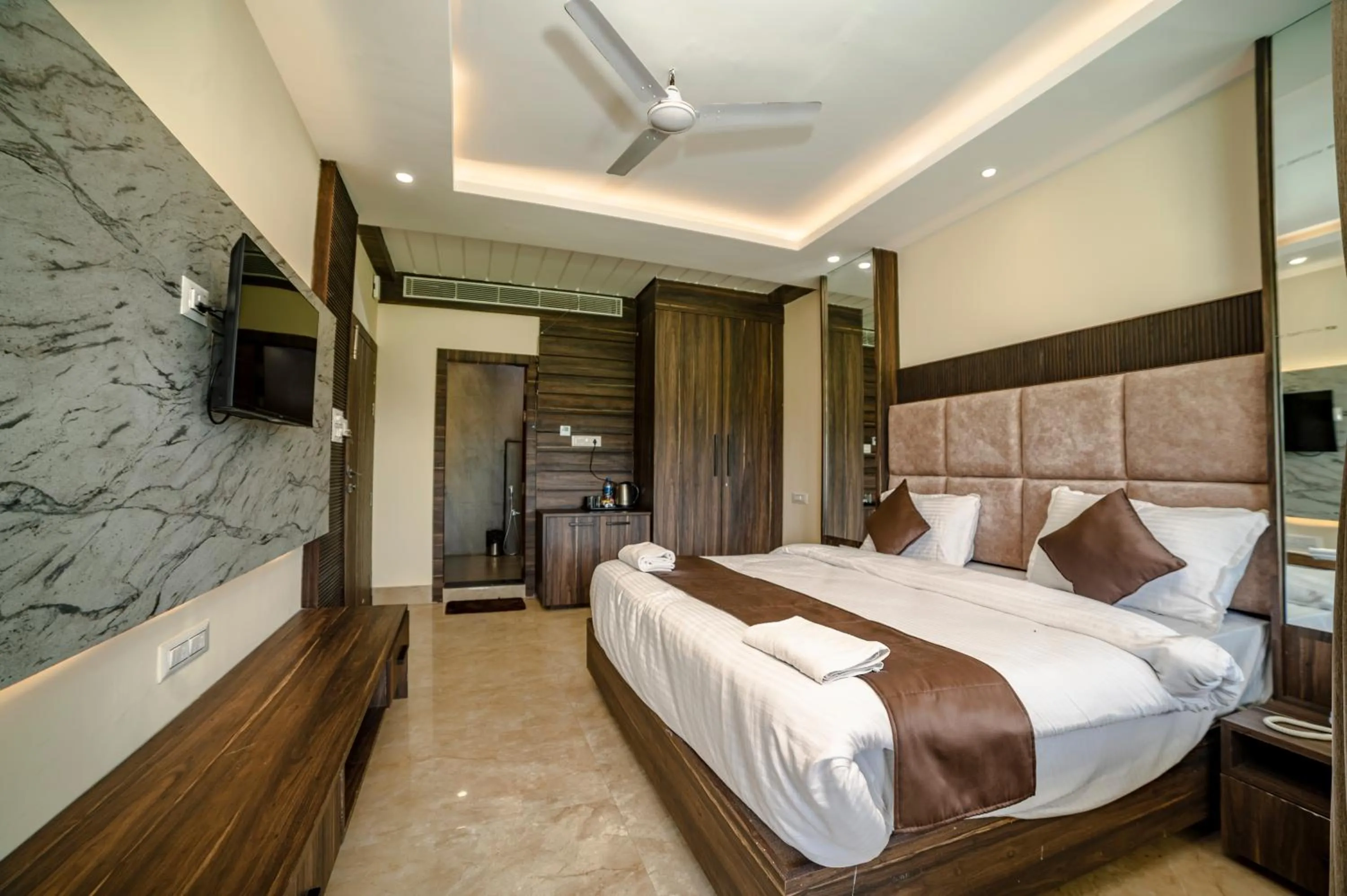 Bedroom, Bed in Resort Trimurti