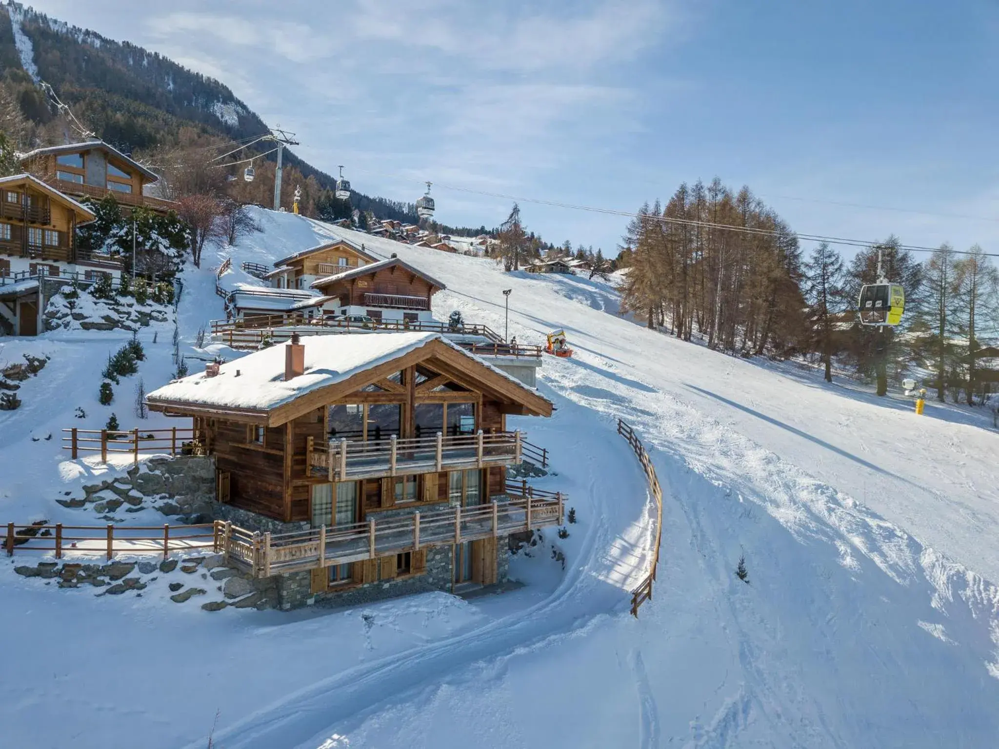 Oak Tree Chalet - on the ski slope - luxury! Oak Tree Chalet - on the ski slope - luxury!