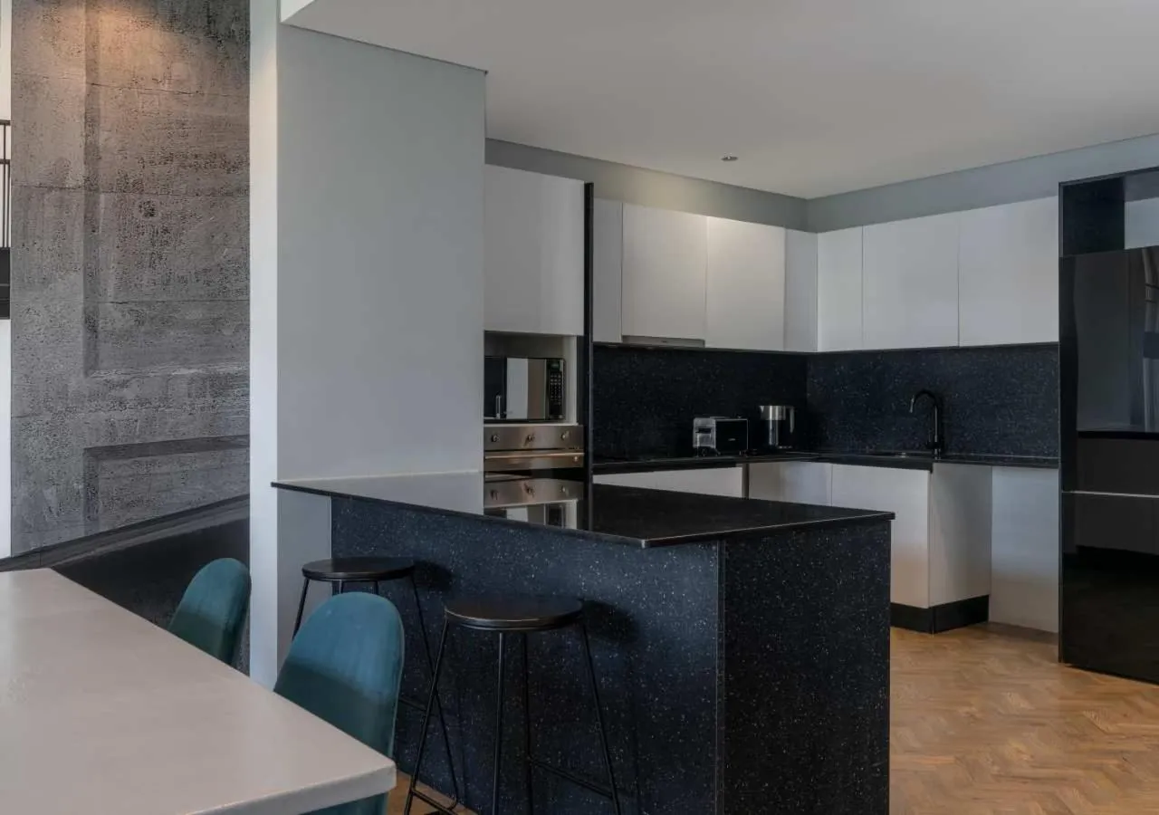Kitchen or kitchenette in The Onyx Apartment Hotel by NEWMARK
