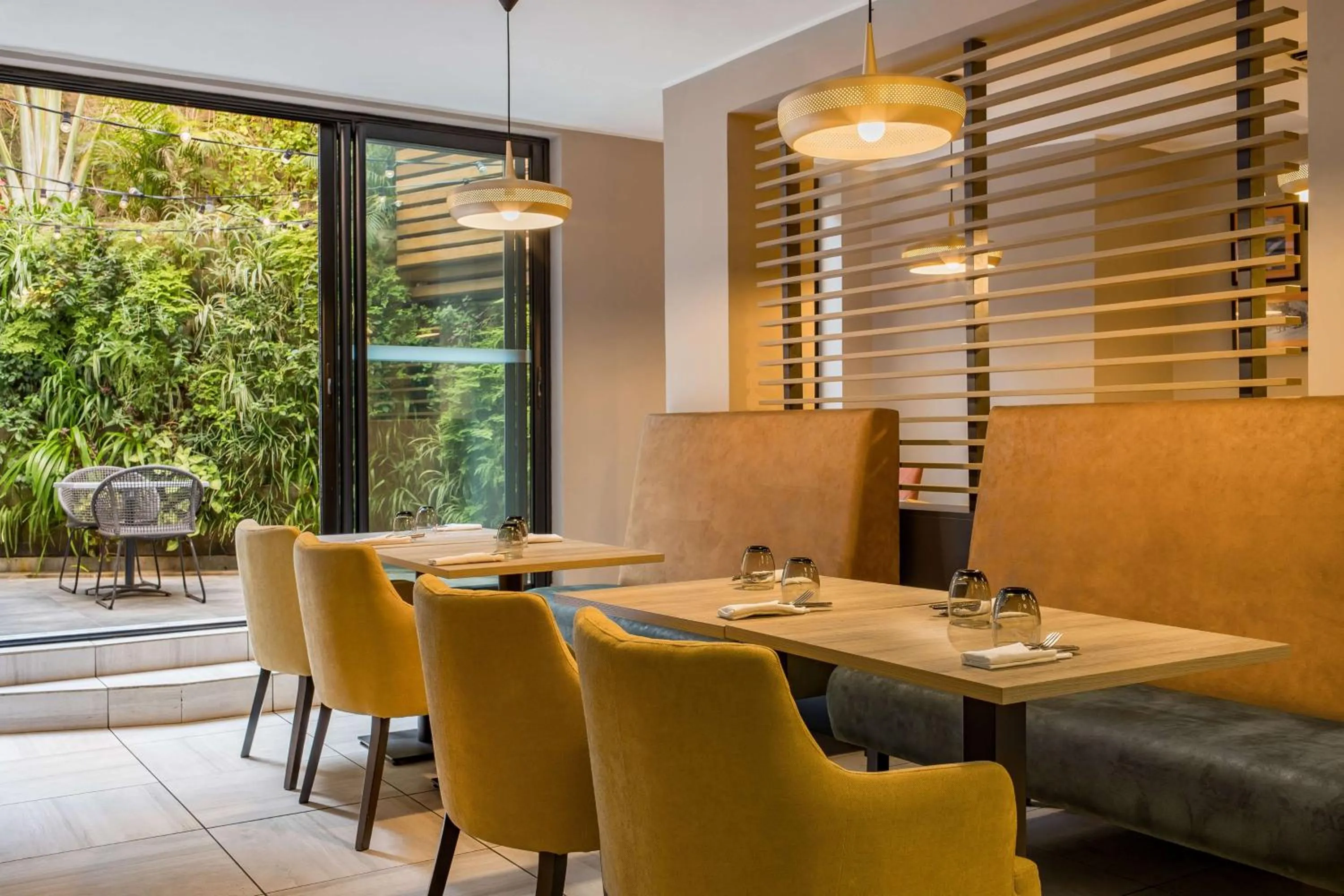 Dining area in Radisson Serviced Apartments Antananarivo City Centre