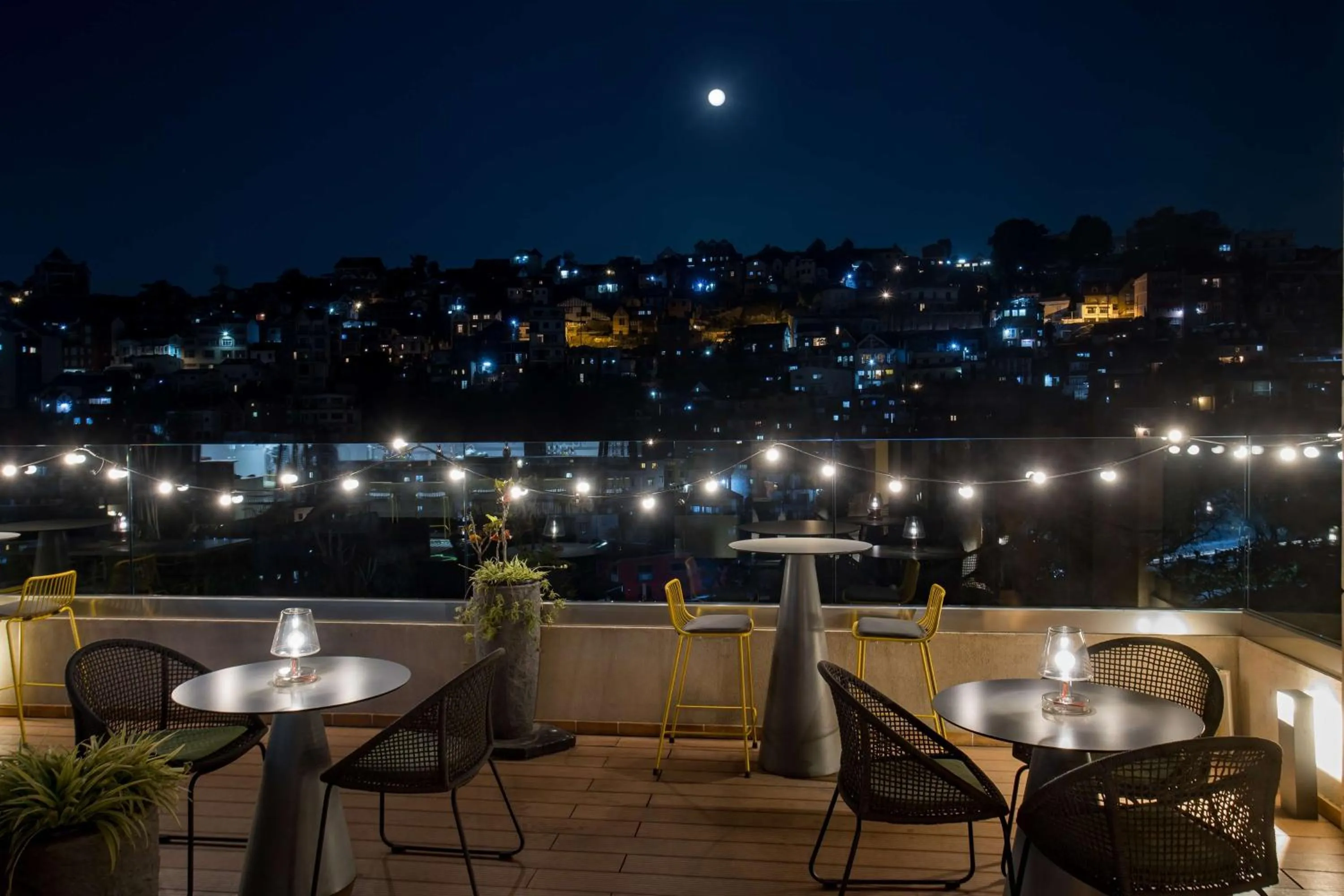 Lounge or bar in Radisson Serviced Apartments Antananarivo City Centre