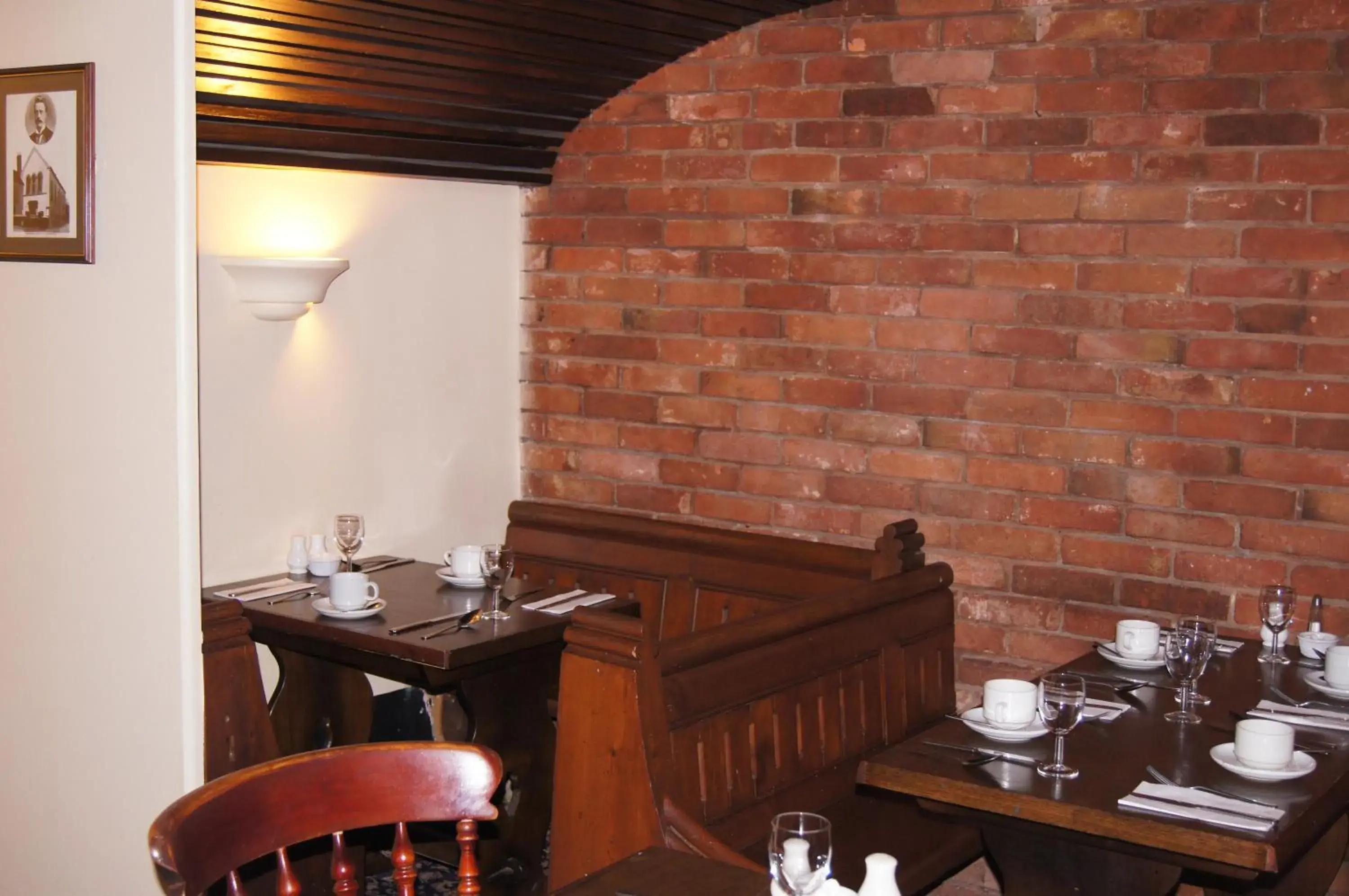 Restaurant/places to eat in Castle Hotel