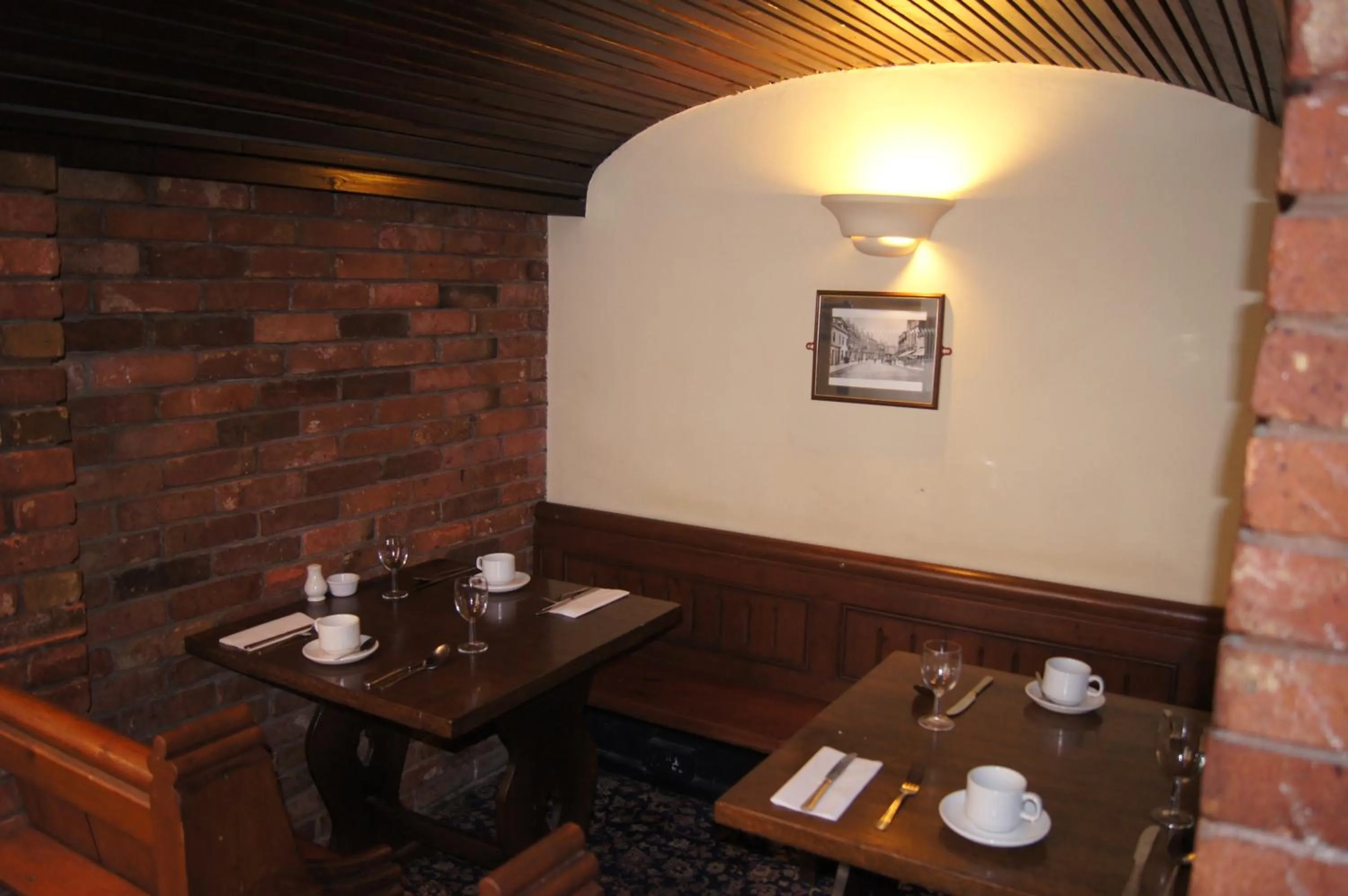 Restaurant/places to eat in Castle Hotel