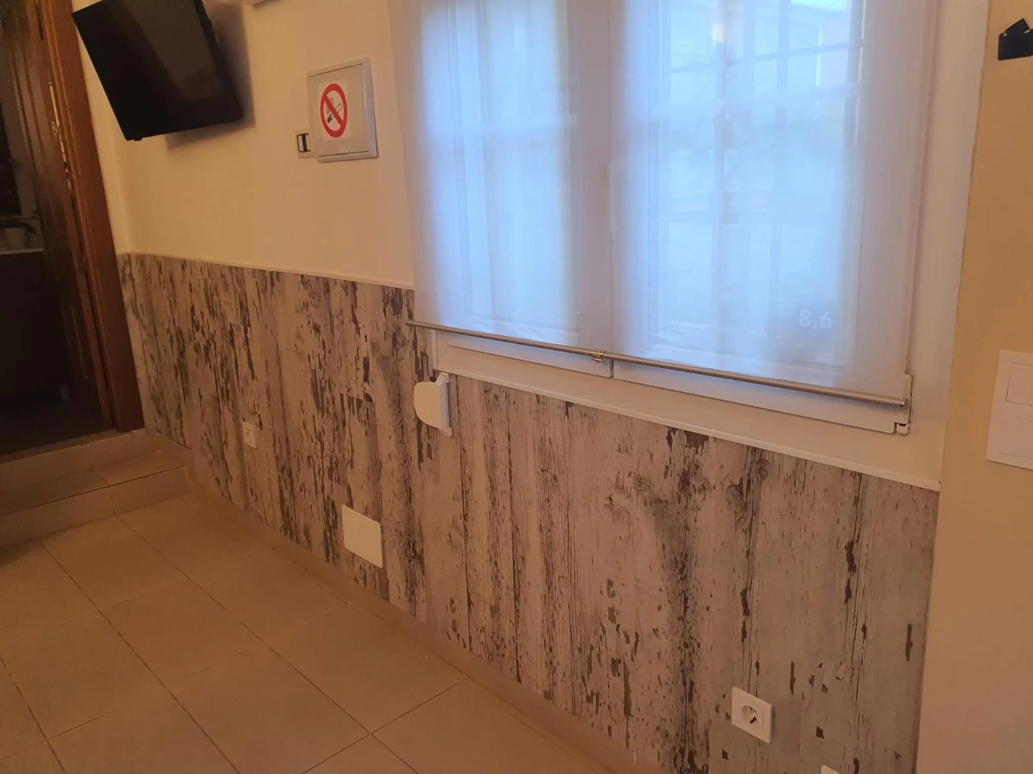 TV and multimedia in La Baraka de Guadalmar B&B Aeropuerto