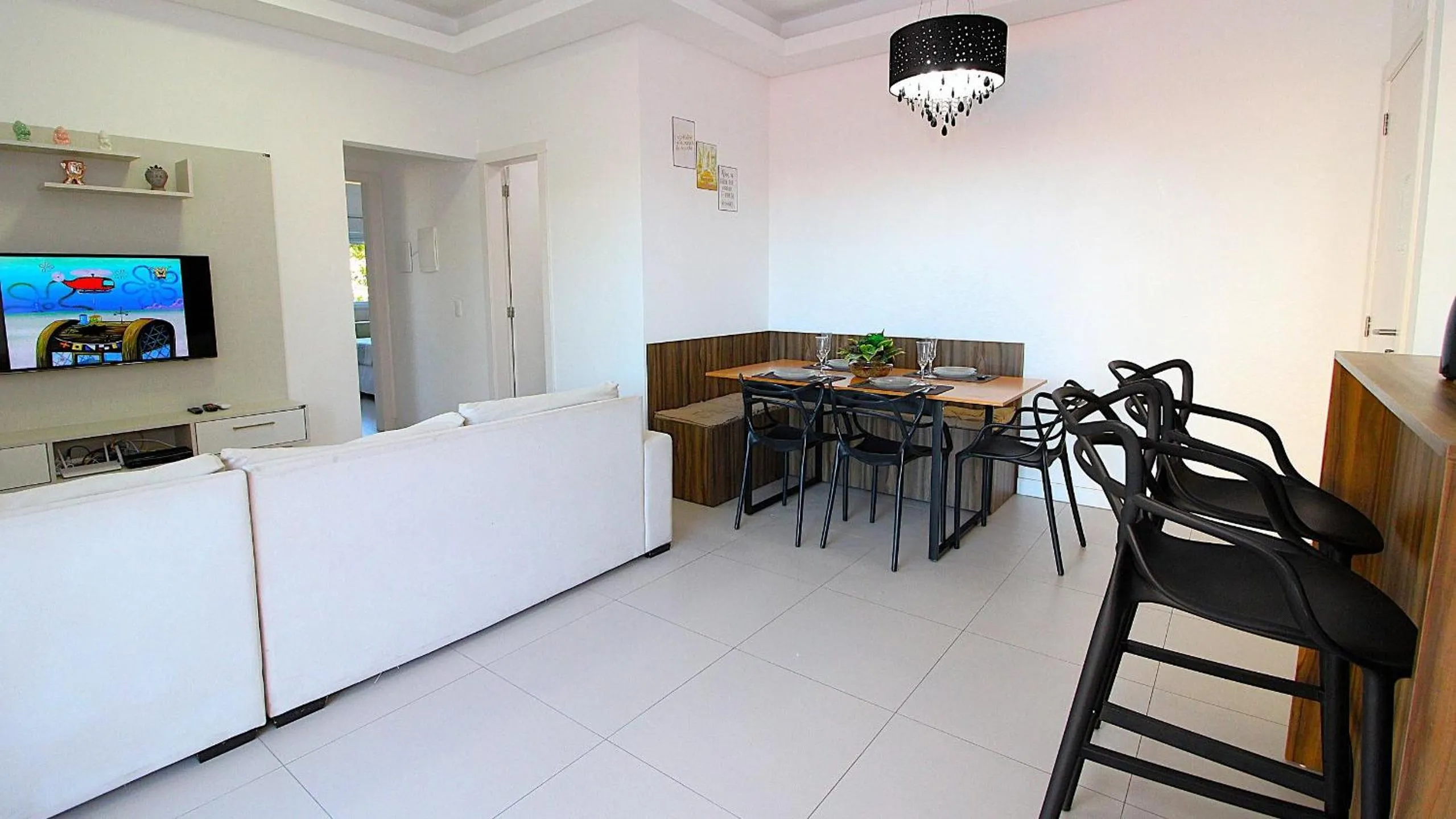 1074 - Apartamento para locação no centro de Bombinhas