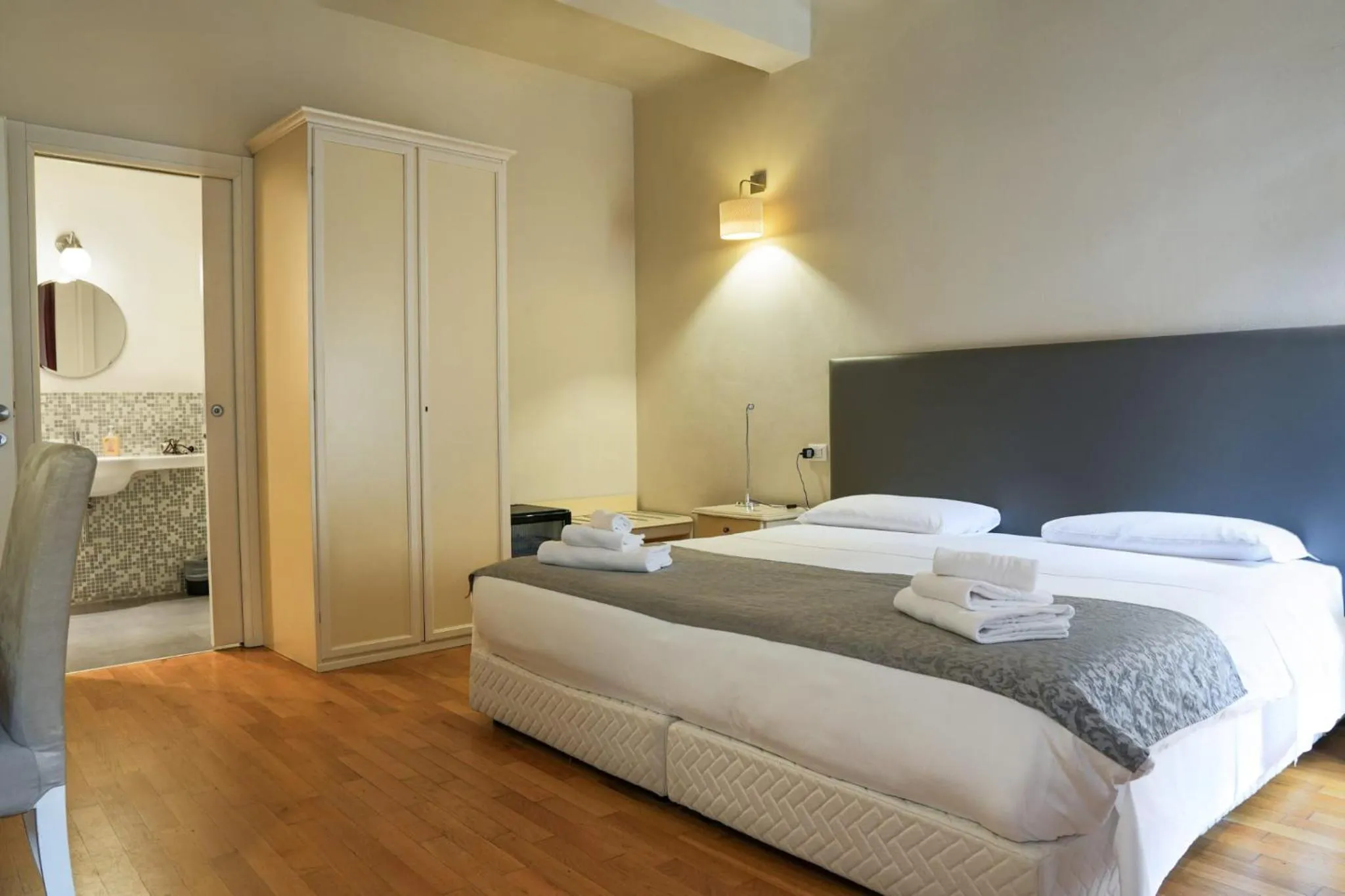 Bed in Honey Rooms Ferrara