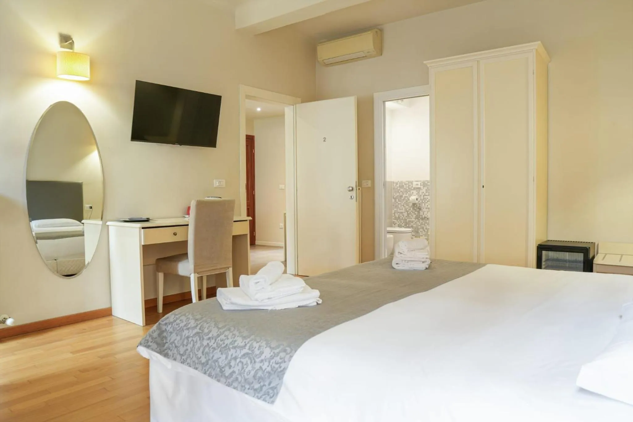 Bed in Honey Rooms Ferrara