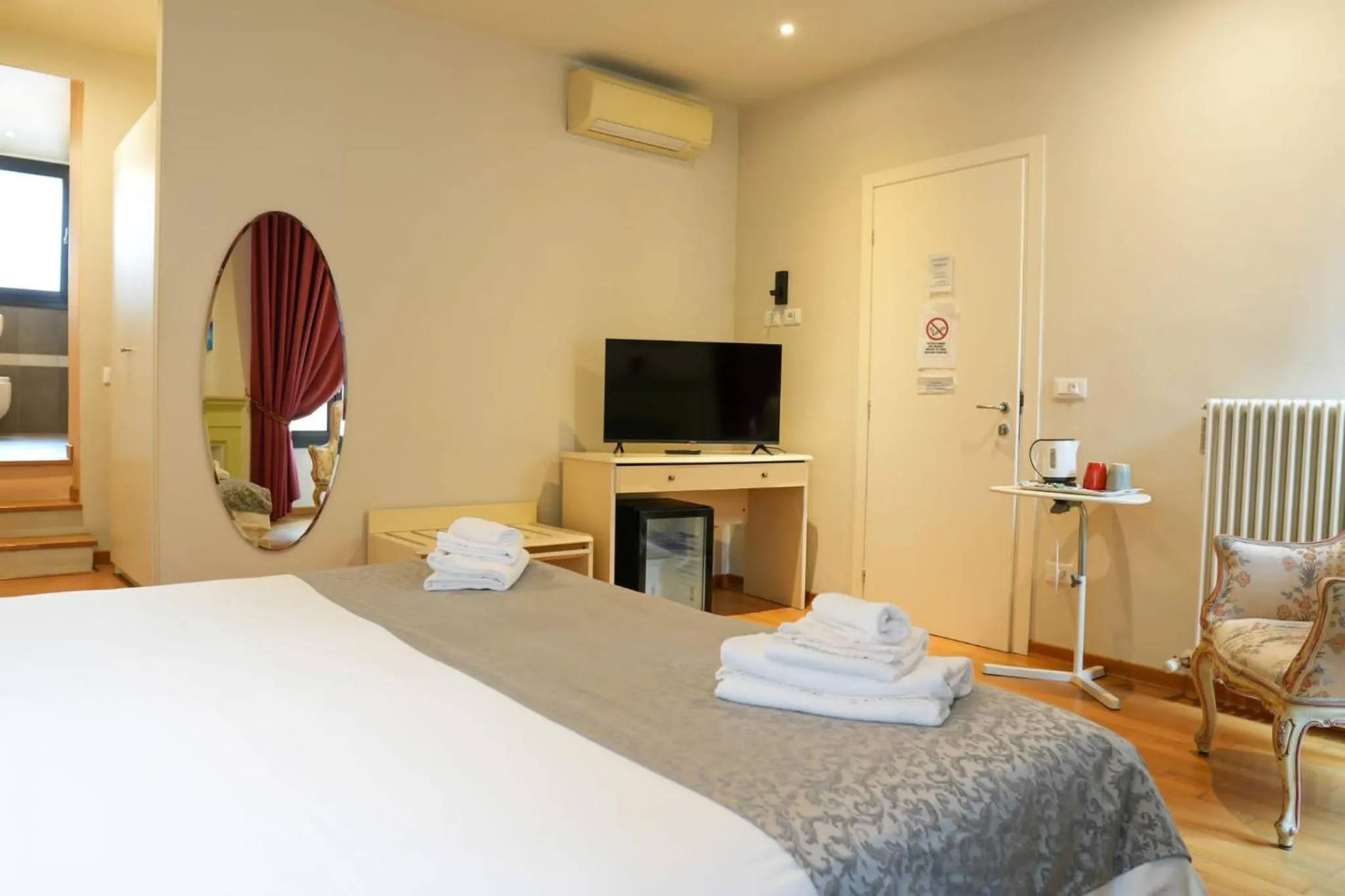 Bed in Honey Rooms Ferrara