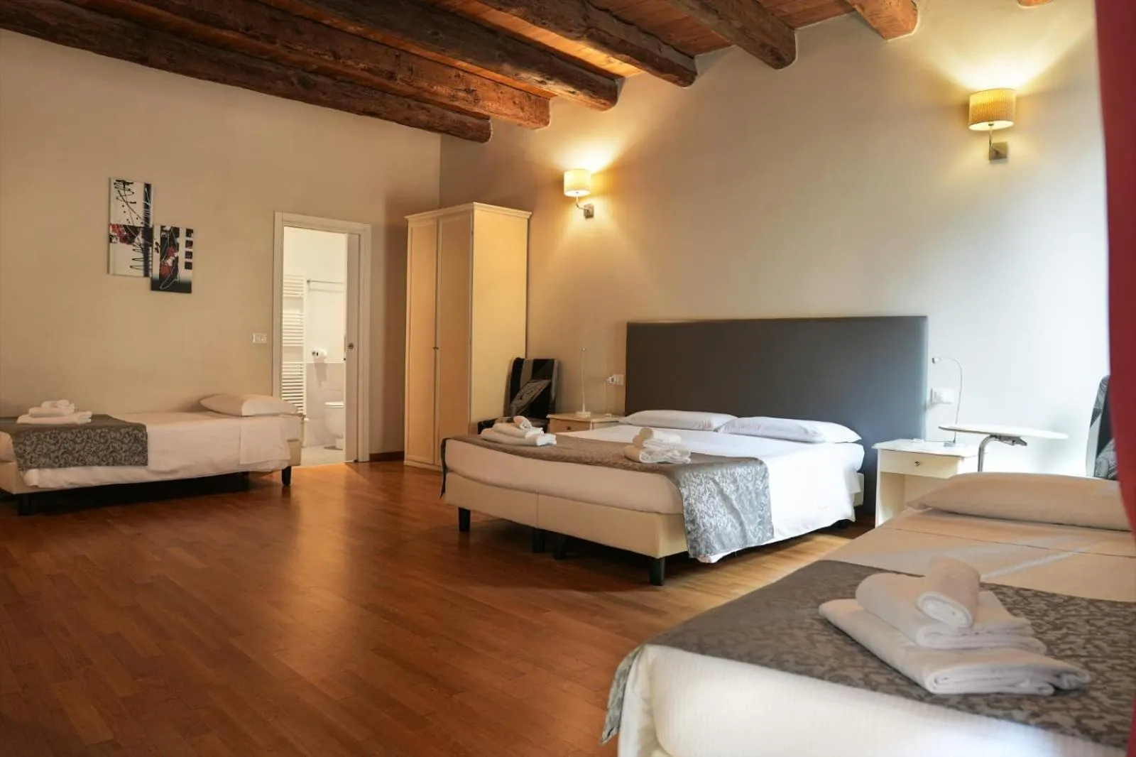 Bed in Honey Rooms Ferrara