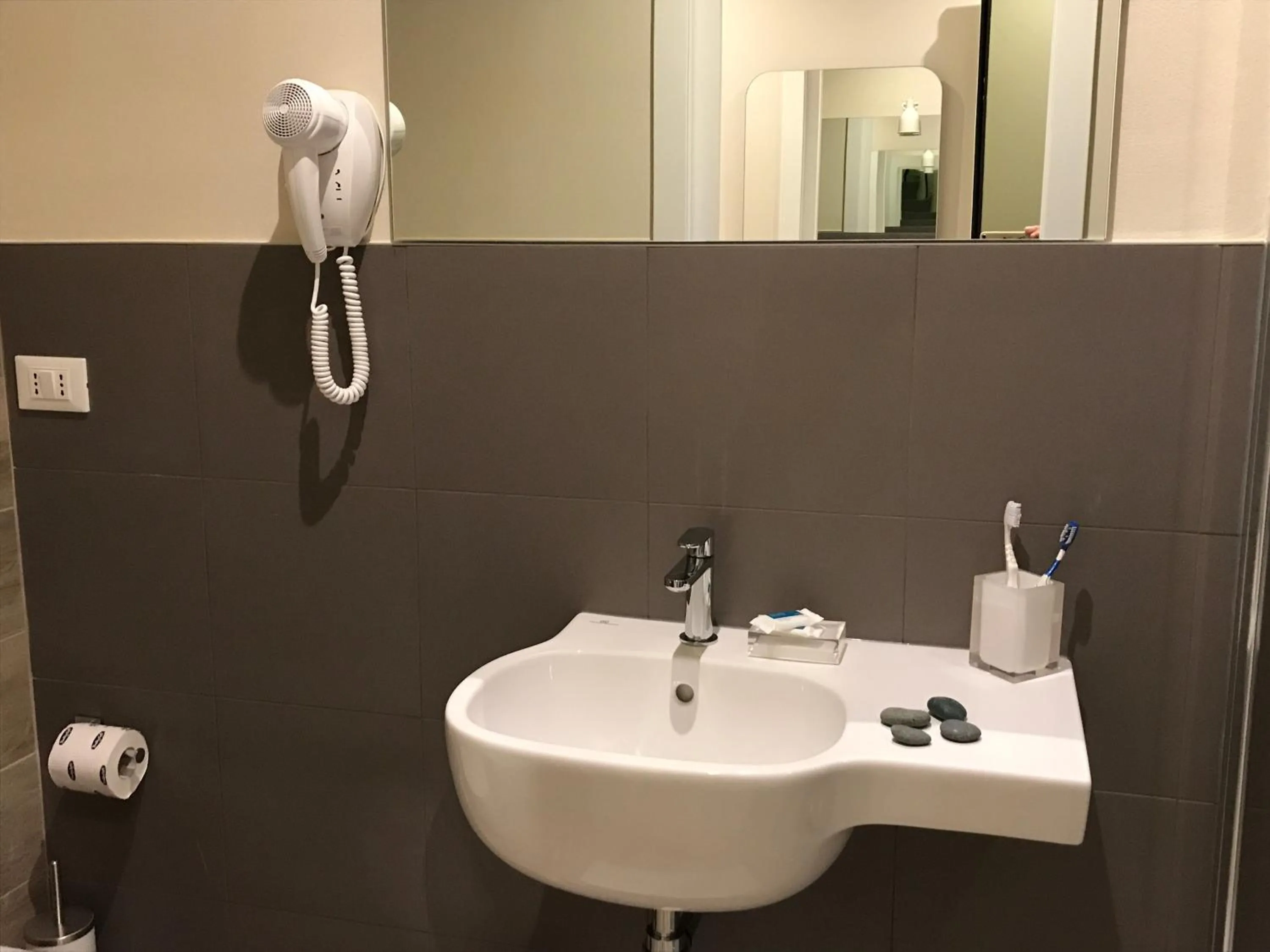 Bathroom in Honey Rooms Ferrara