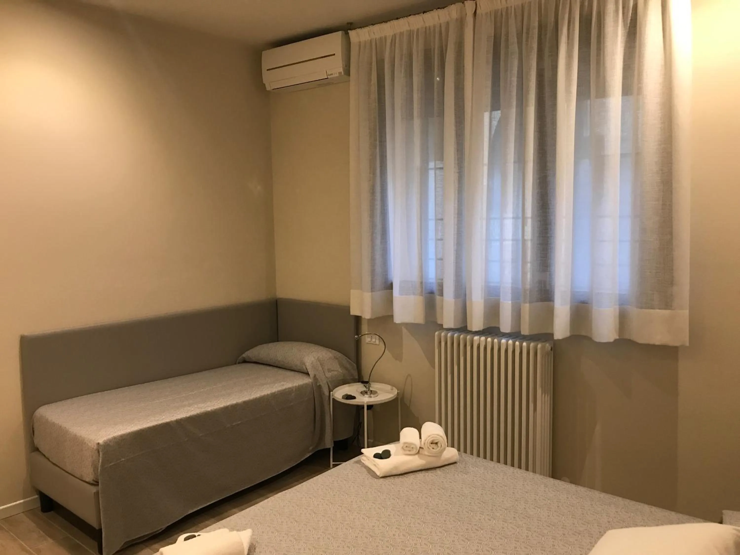 Bedroom, Bed in Honey Rooms Ferrara