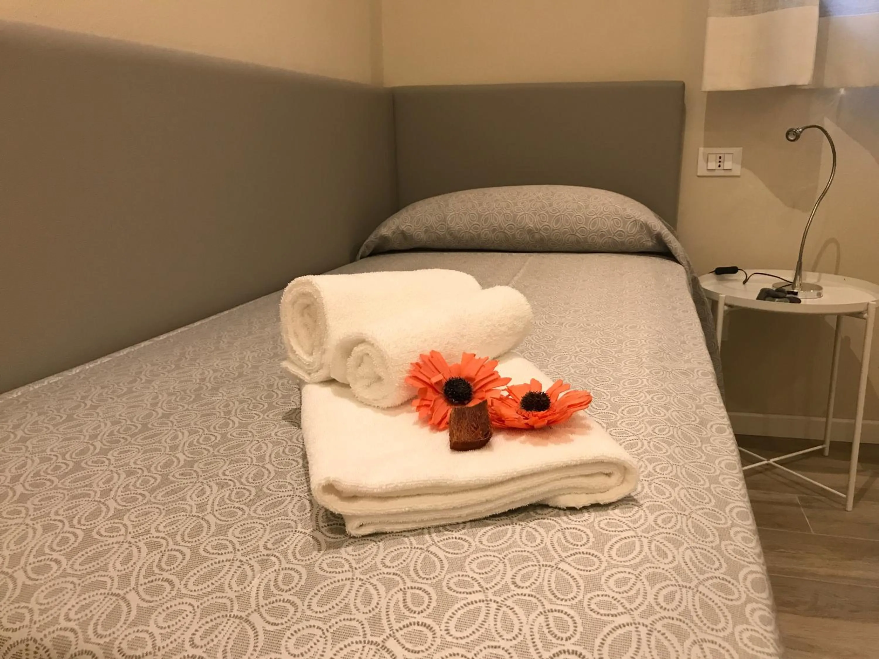 Bed in Honey Rooms Ferrara