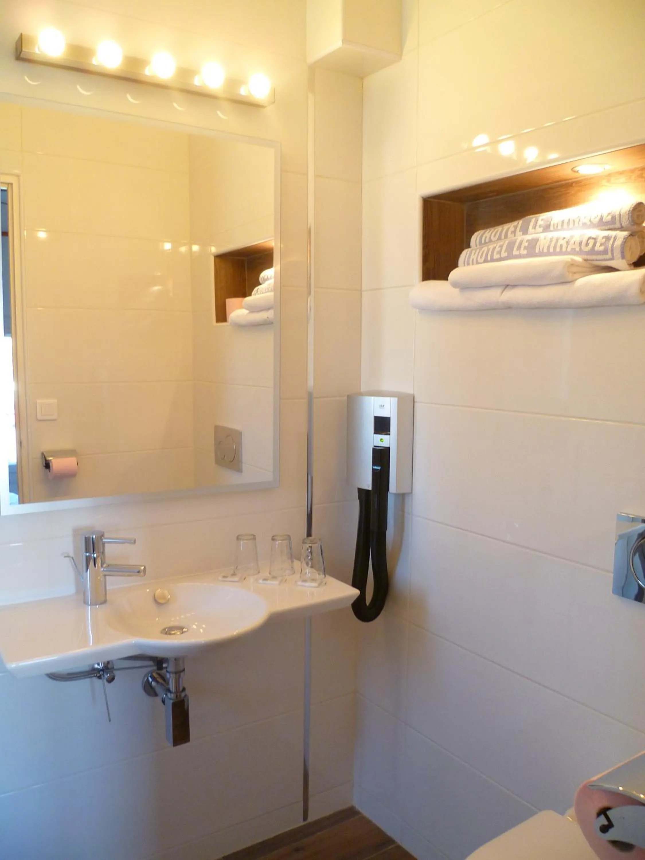 Bathroom in Hôtel Le Mirage