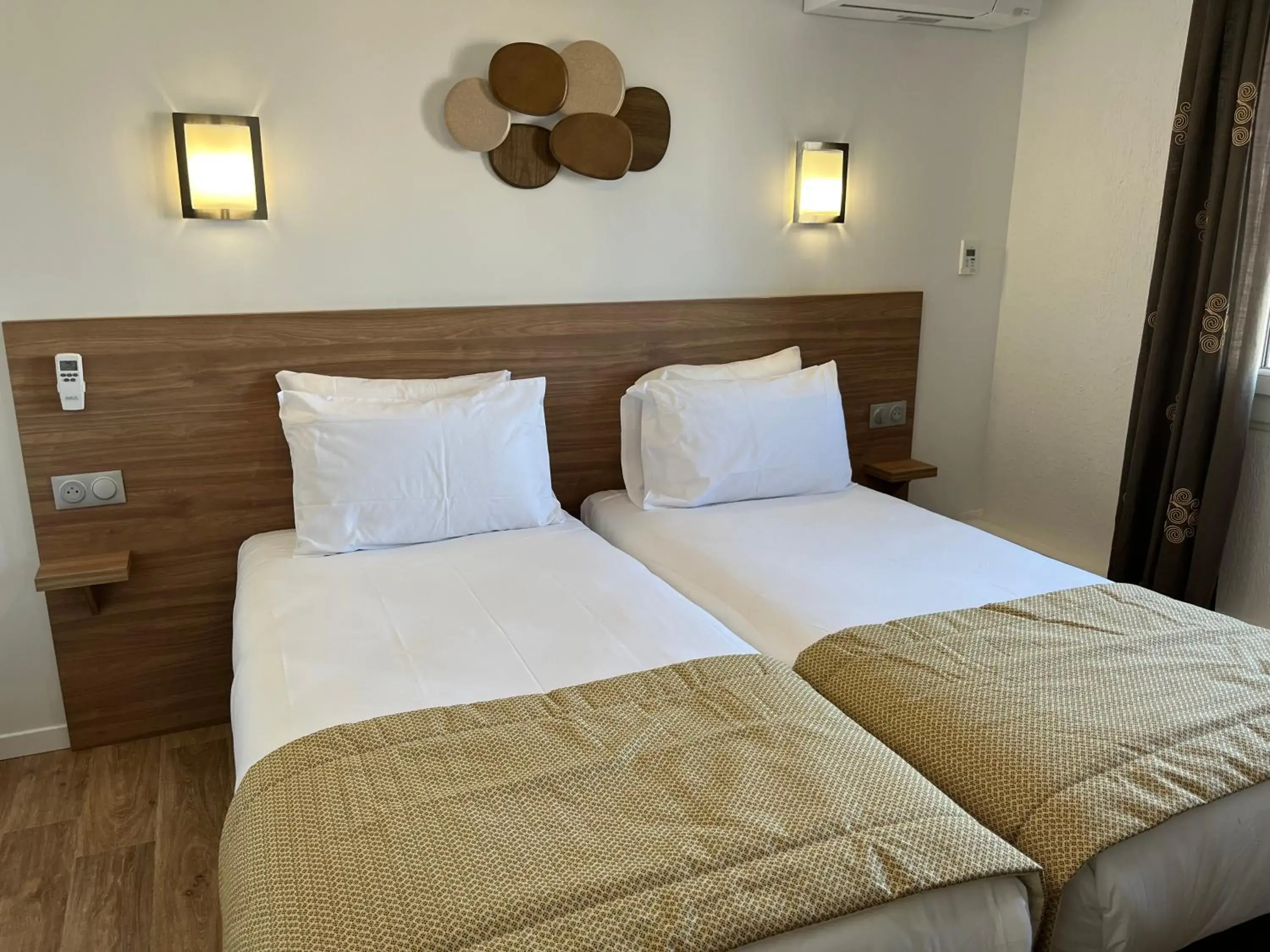 Twin Room in Hôtel Le Mirage Twin Room in Hôtel Le Mirage