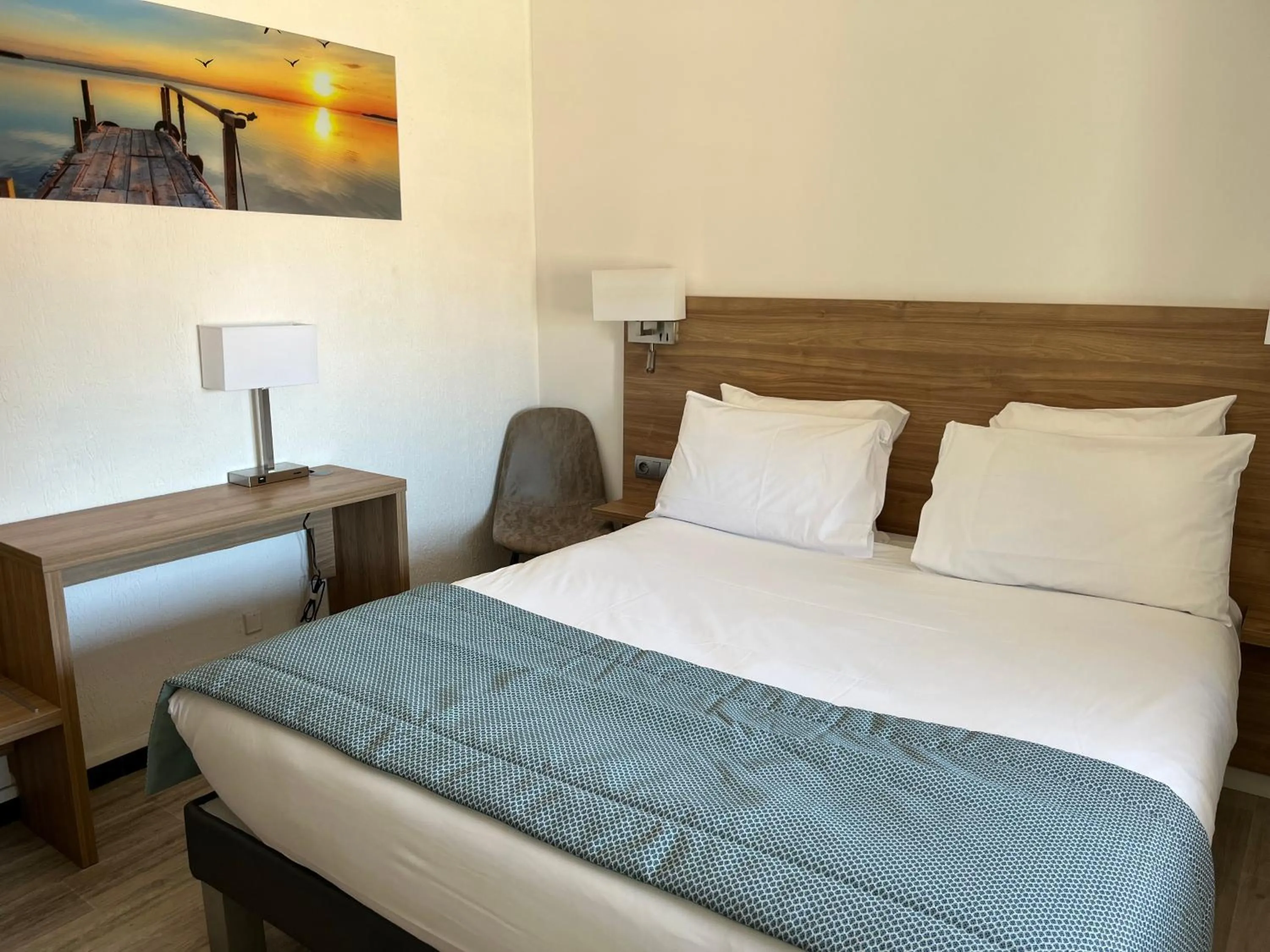 Bedroom, Bed in Hôtel Le Mirage