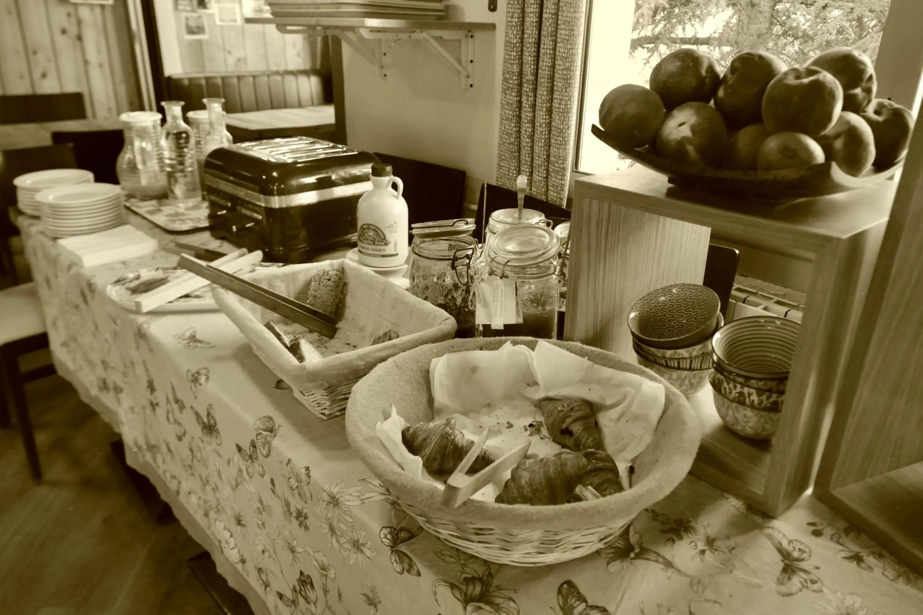 Buffet breakfast in Hôtel Le Blainon